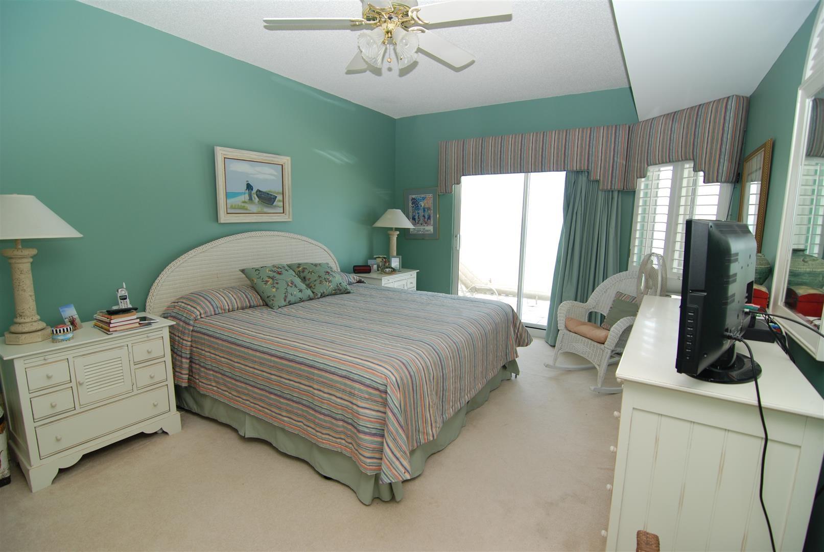 HOLIDAY ISLE TOWERS CONDO - Residential