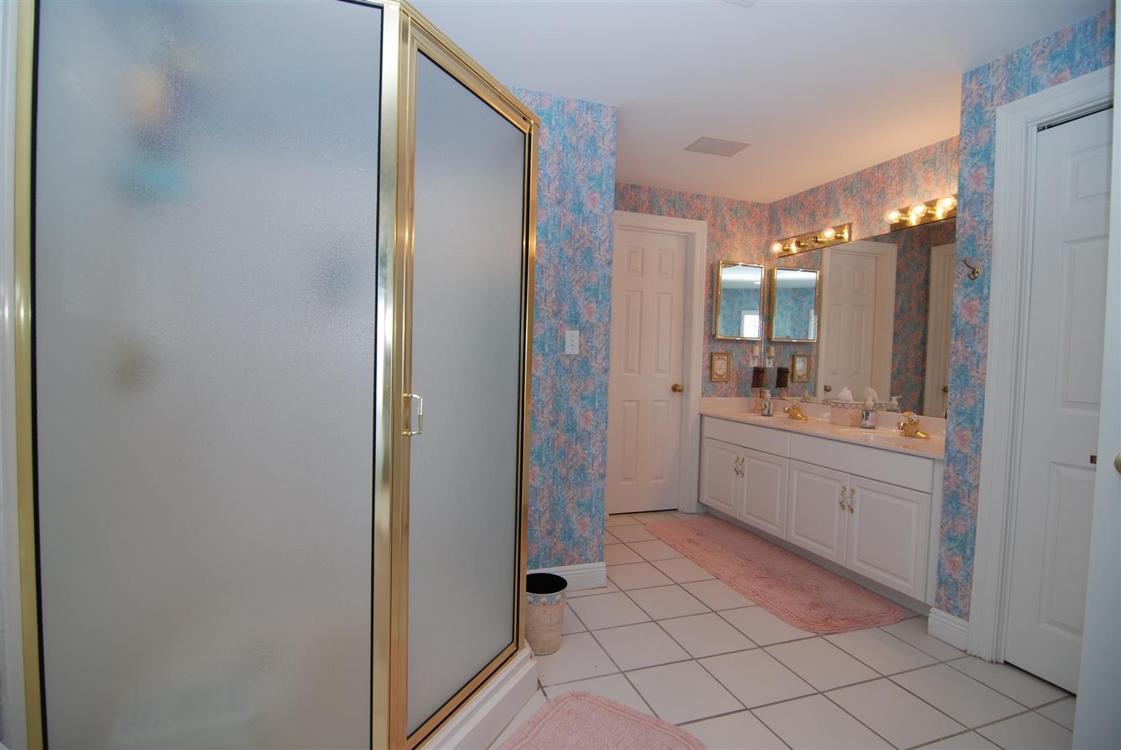 HOLIDAY ISLE TOWERS CONDO - Residential