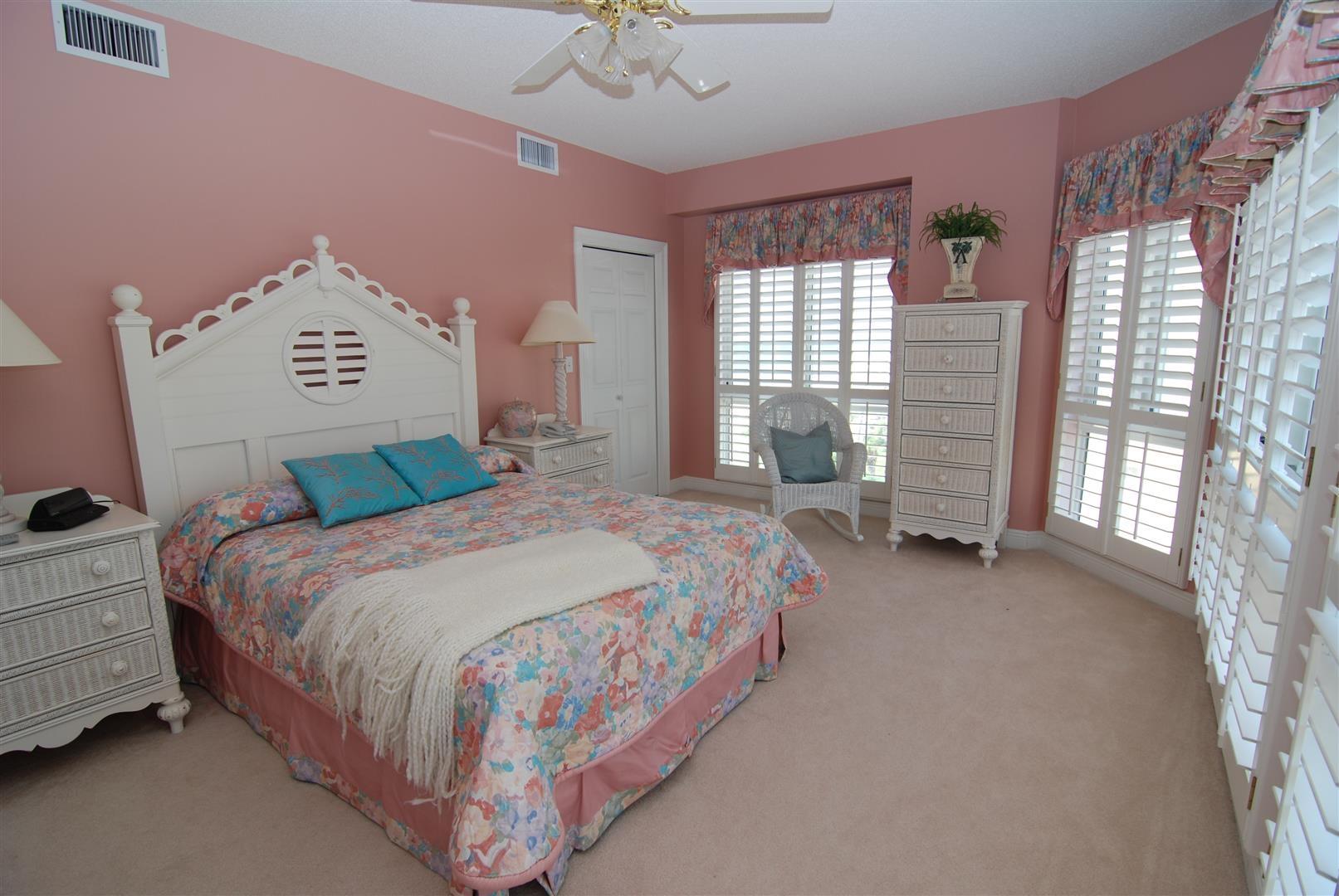 HOLIDAY ISLE TOWERS CONDO - Residential