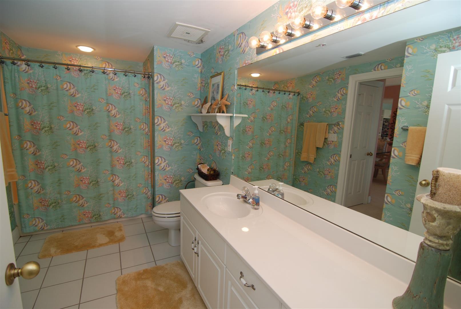 HOLIDAY ISLE TOWERS CONDO - Residential