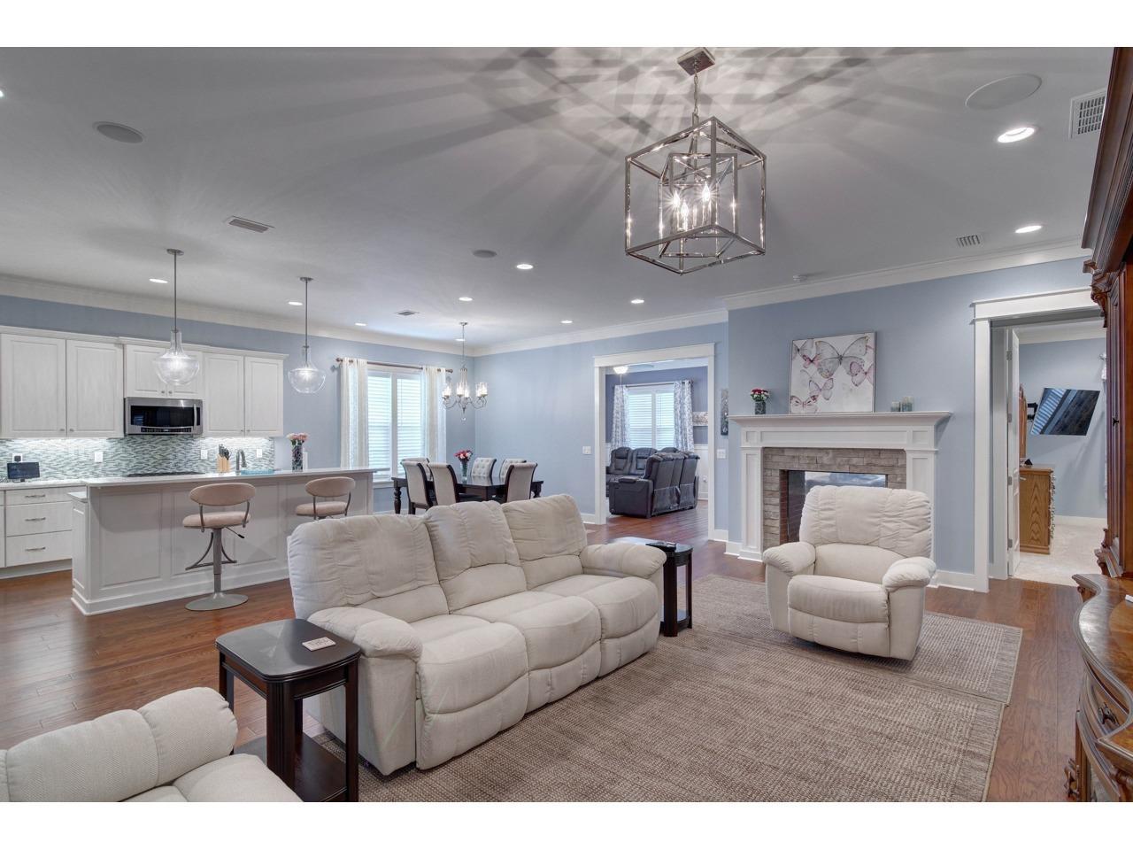 CARSON OAKS - Residential