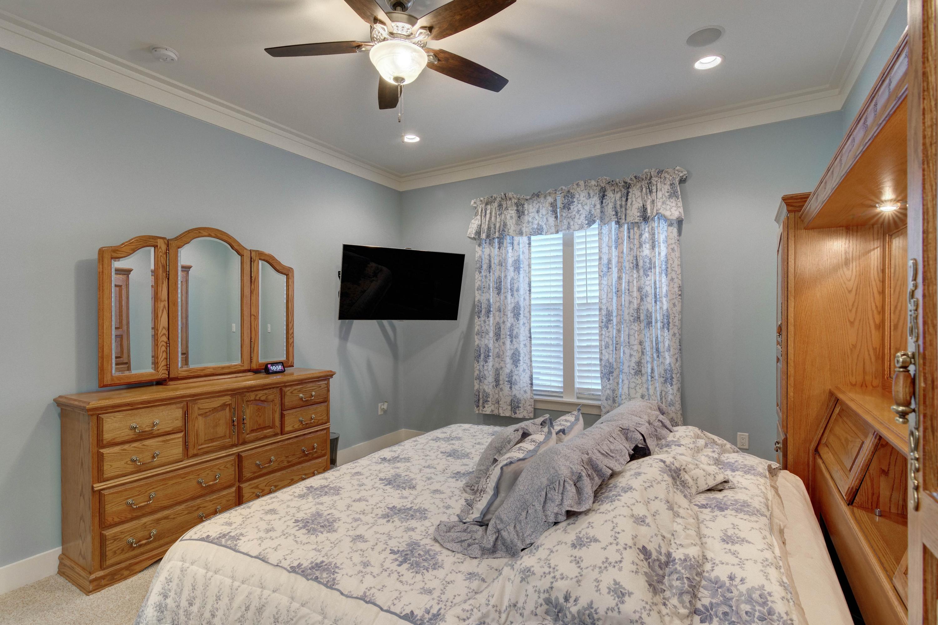 CARSON OAKS - Residential