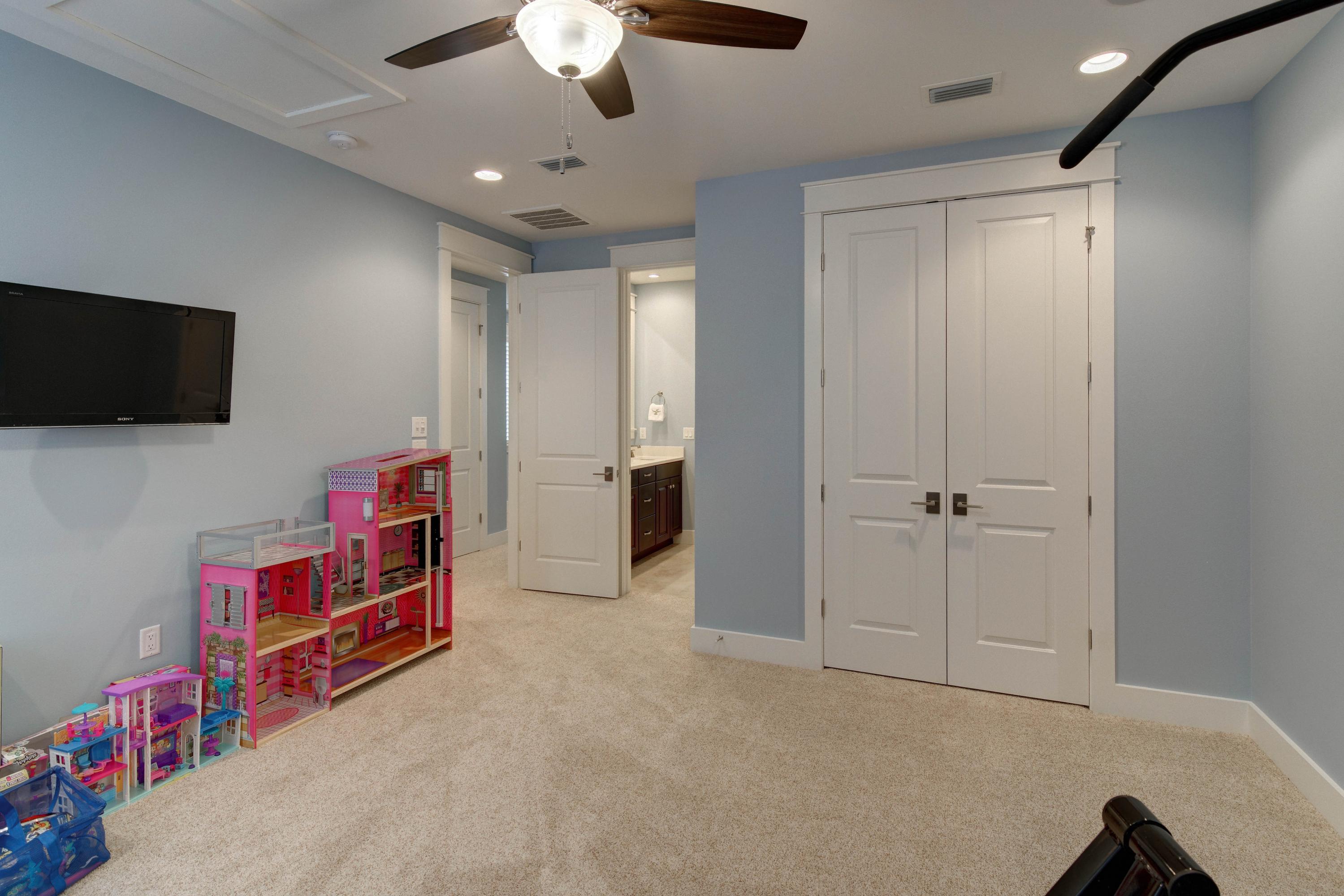 CARSON OAKS - Residential