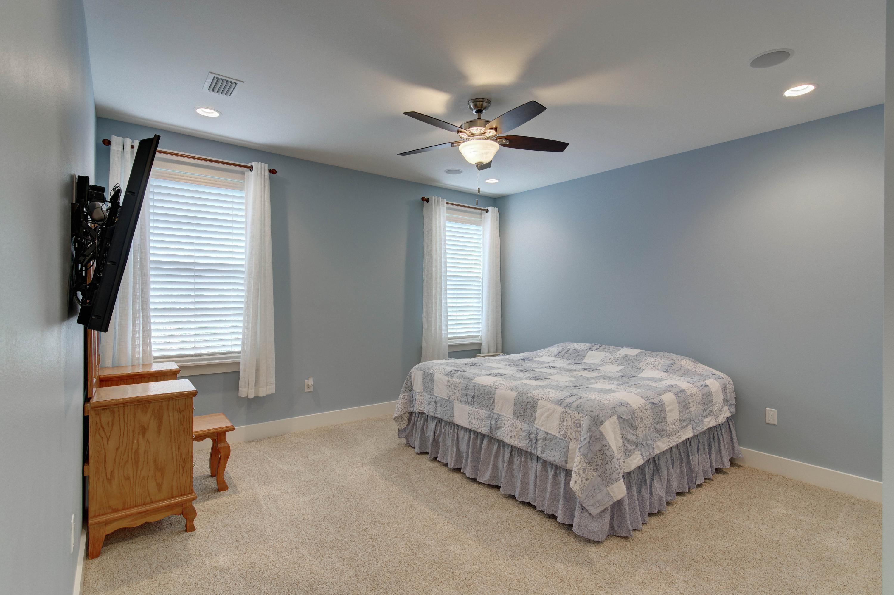 CARSON OAKS - Residential