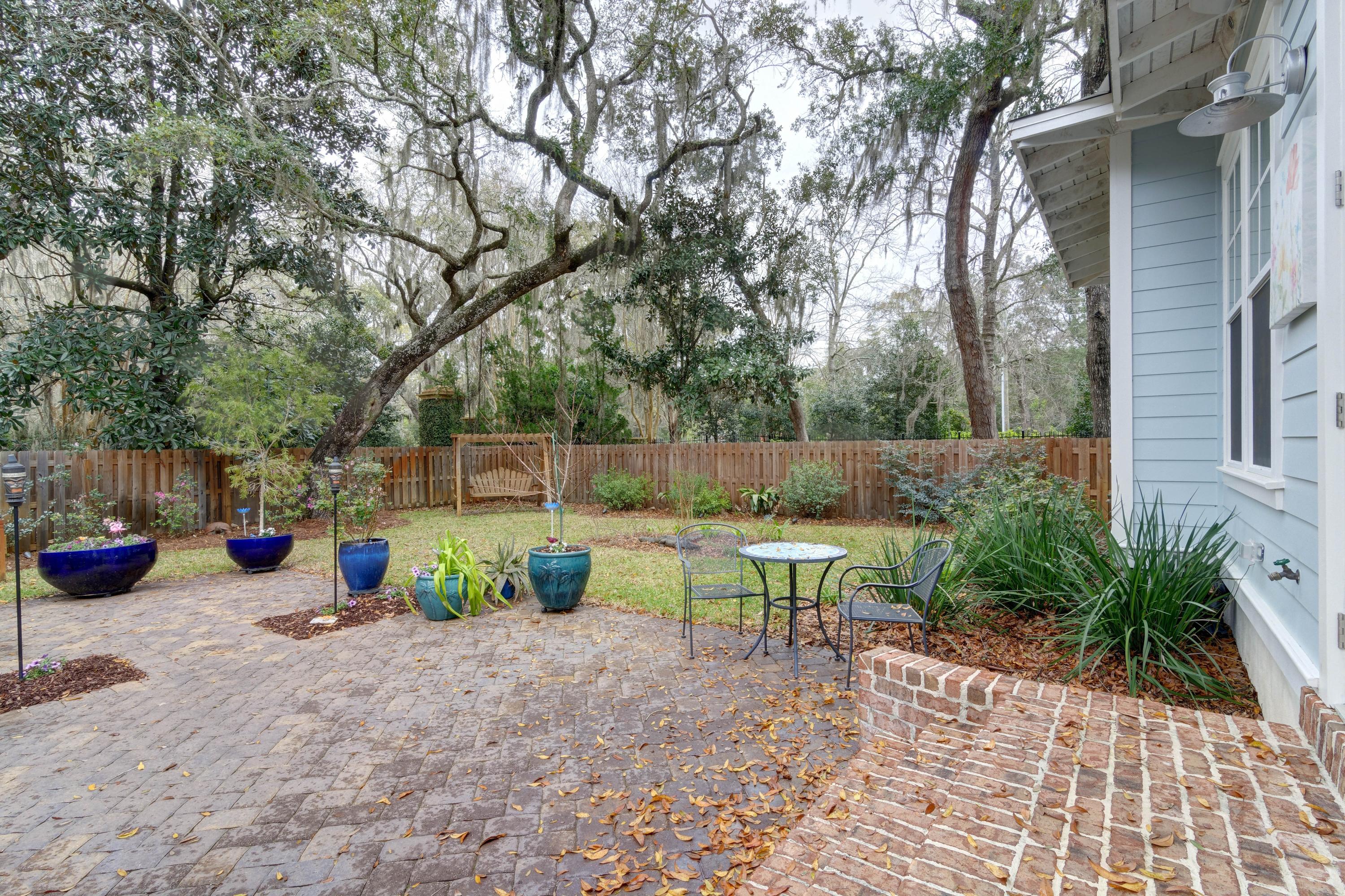CARSON OAKS - Residential