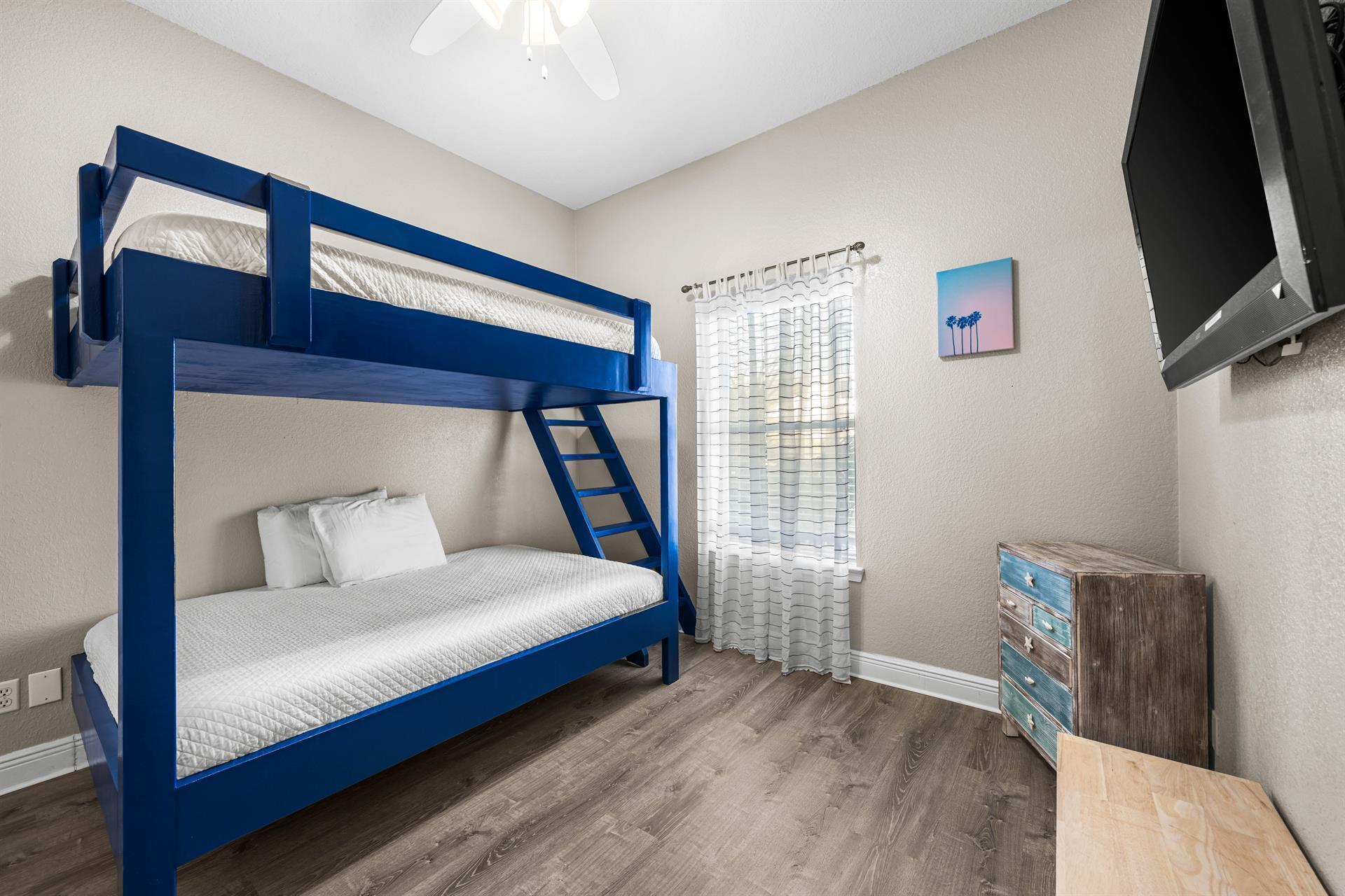 CRYSTAL SHORES - Residential