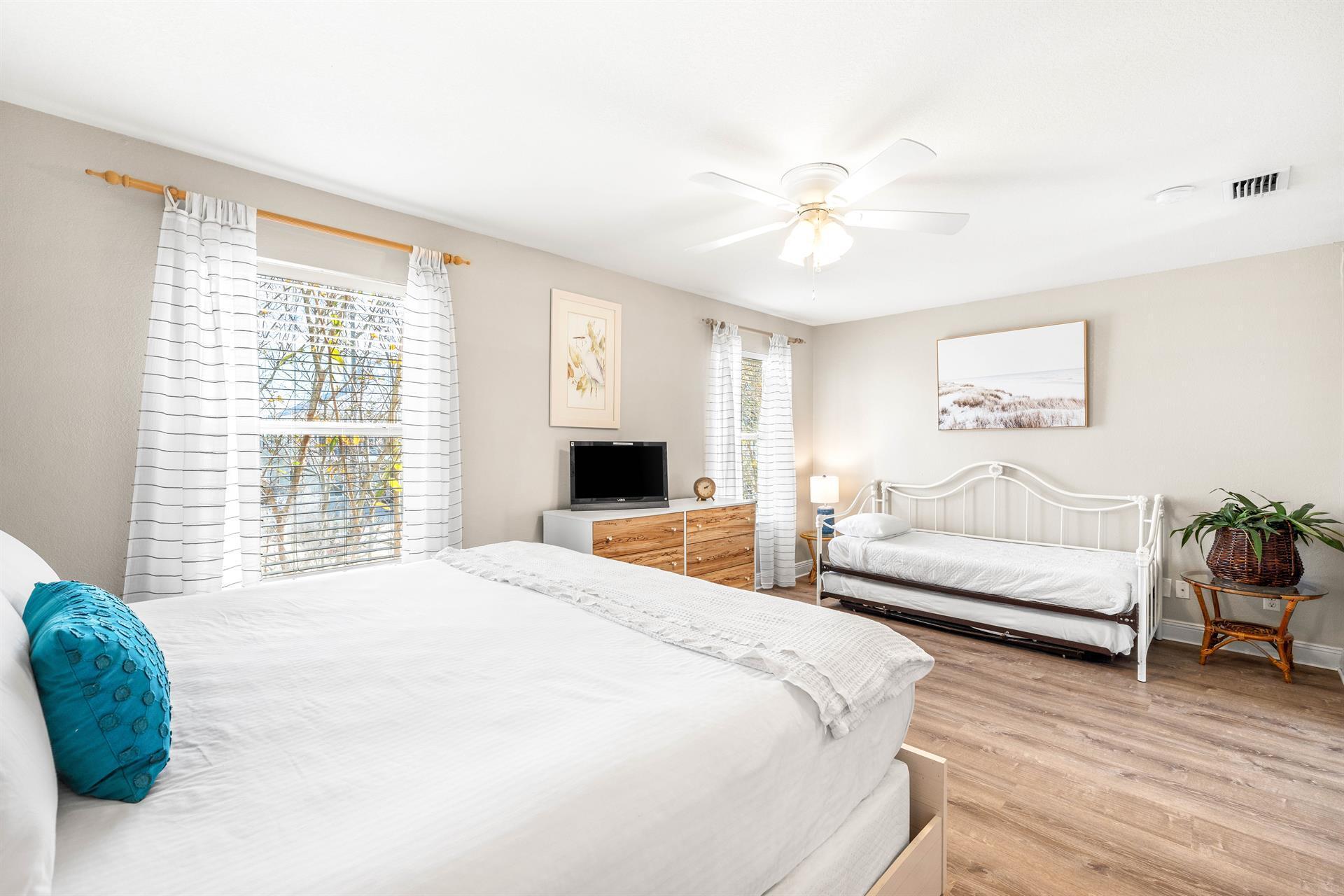 CRYSTAL SHORES - Residential