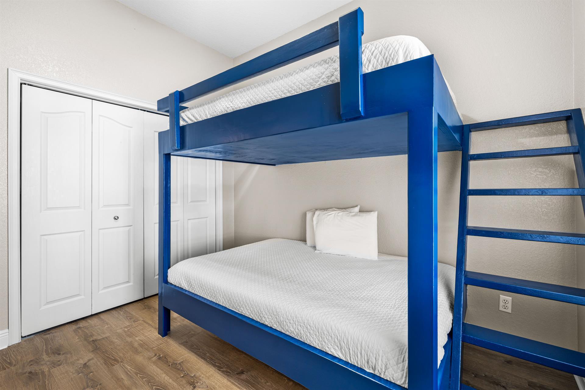 CRYSTAL SHORES - Residential