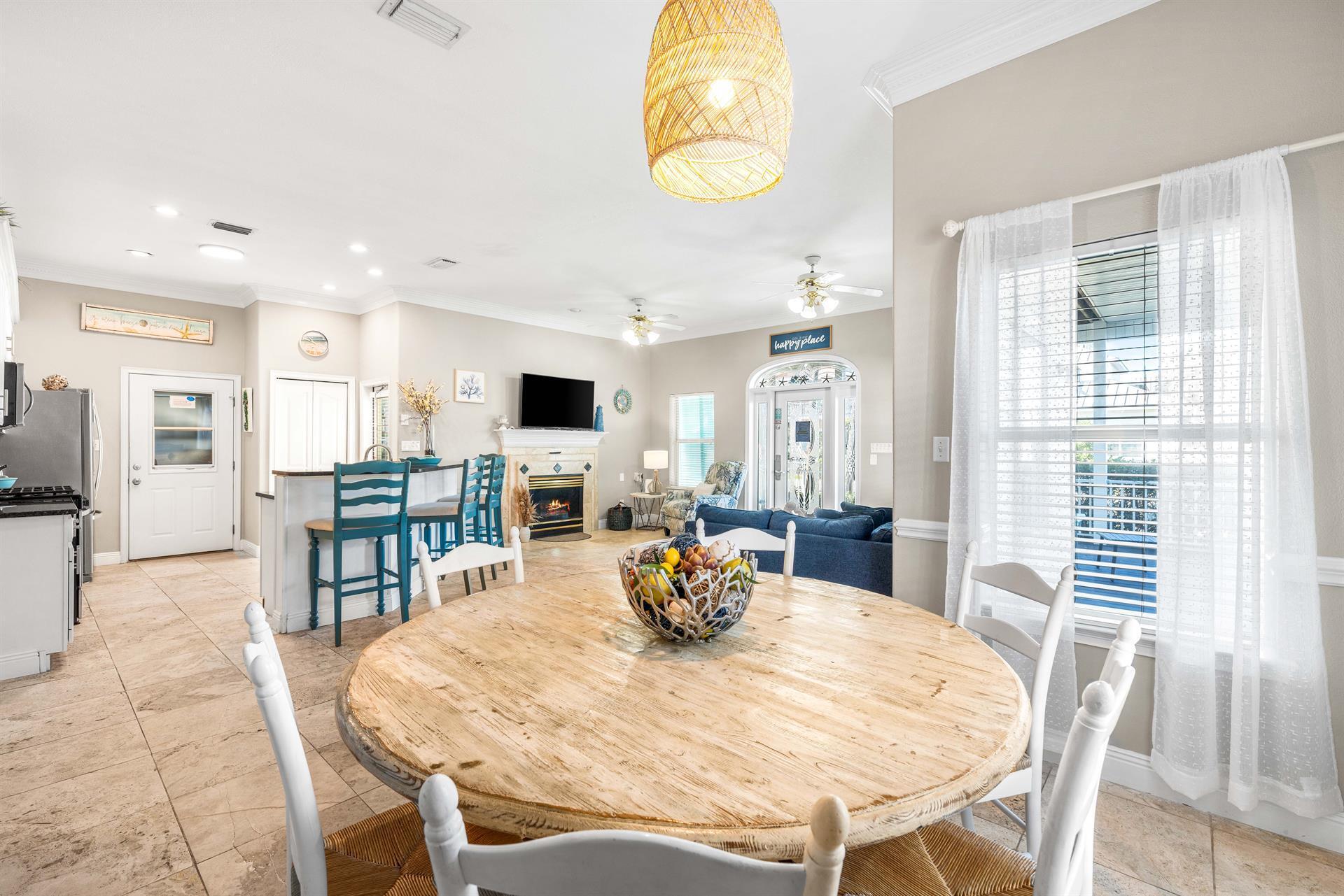 CRYSTAL SHORES - Residential