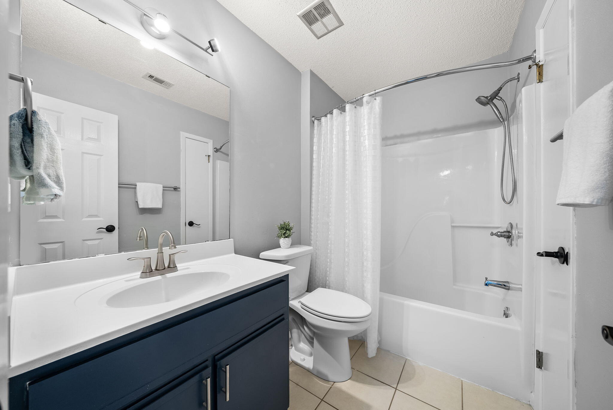 FAIRWAY LAKES PH 1 - Residential