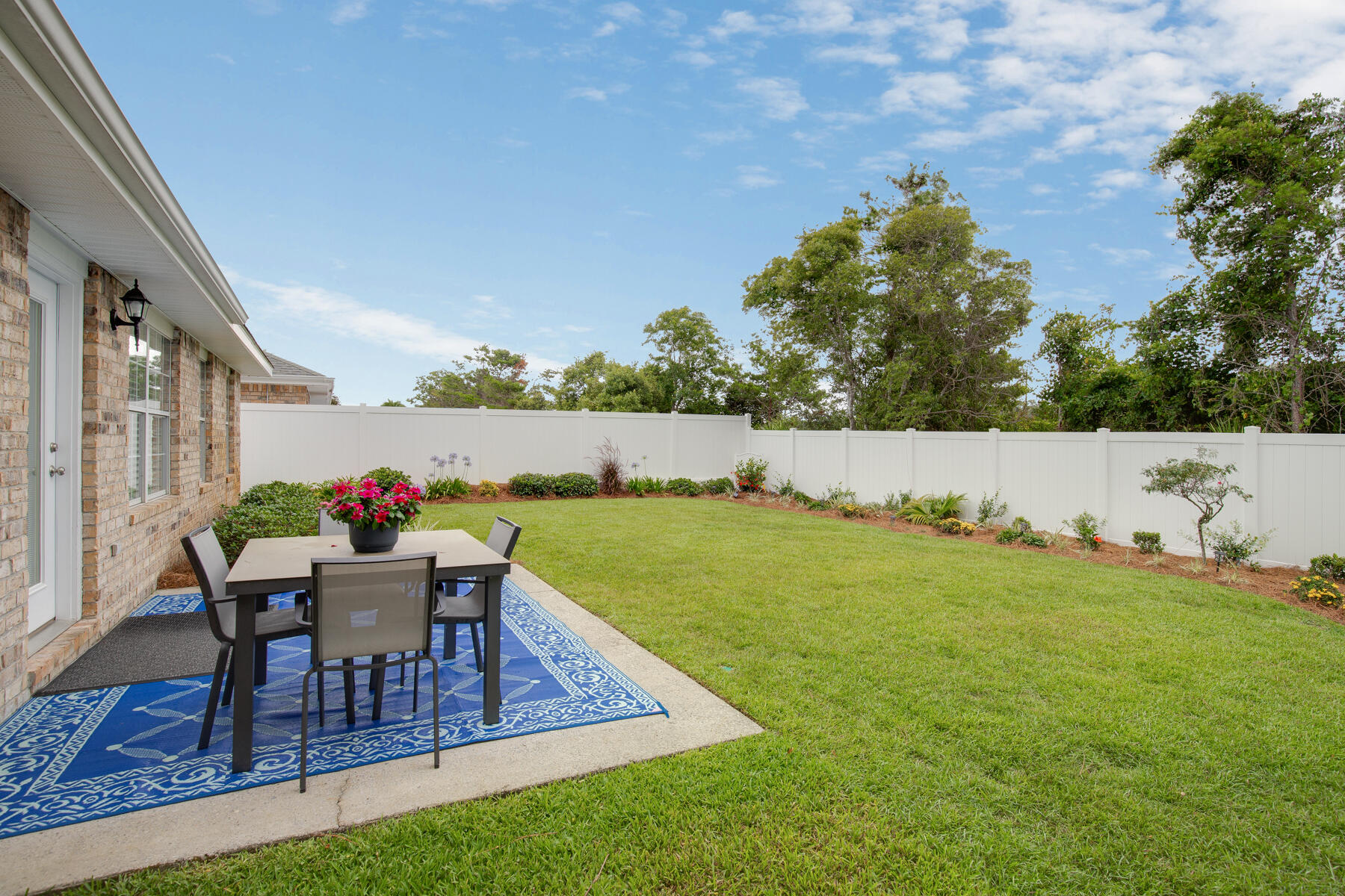 PARADISE RETREAT - Residential