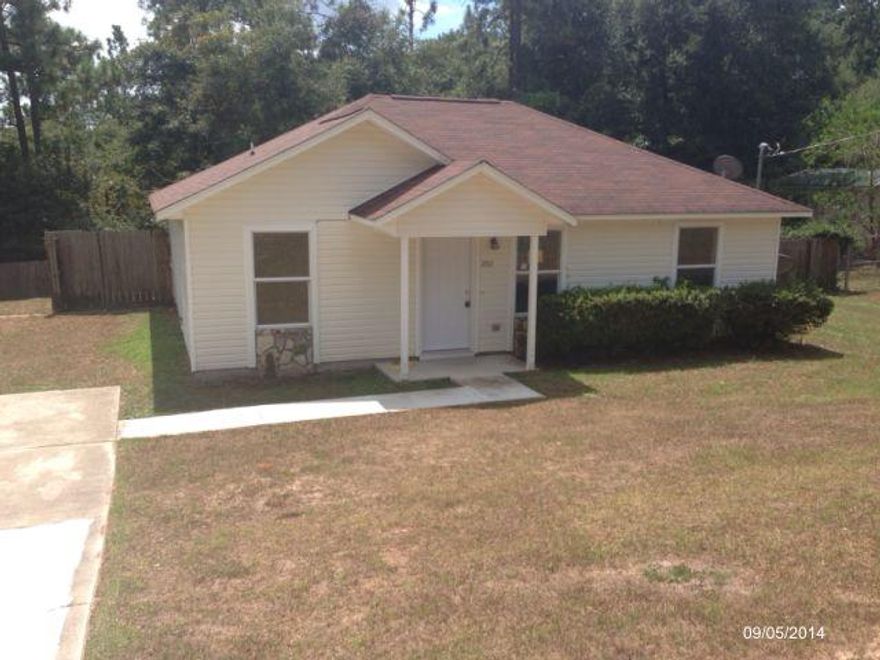 Great Starter Home Opportunity... This charming 3 Bd / 2 Ba home is move in ready with fresh paint, new carpet & new appliances. Situated on large lot in Beacons Bend. Don't miss out on this great home. . This property is eligible under the Freddie Mac First Look Initiative through 9/28/2014.