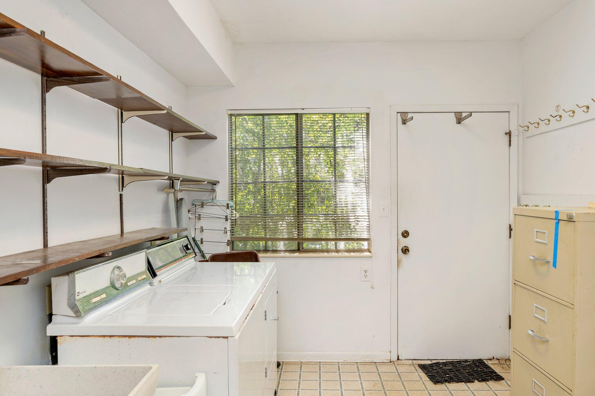 LAKE LORRAINE ESTATES 1 - Residential