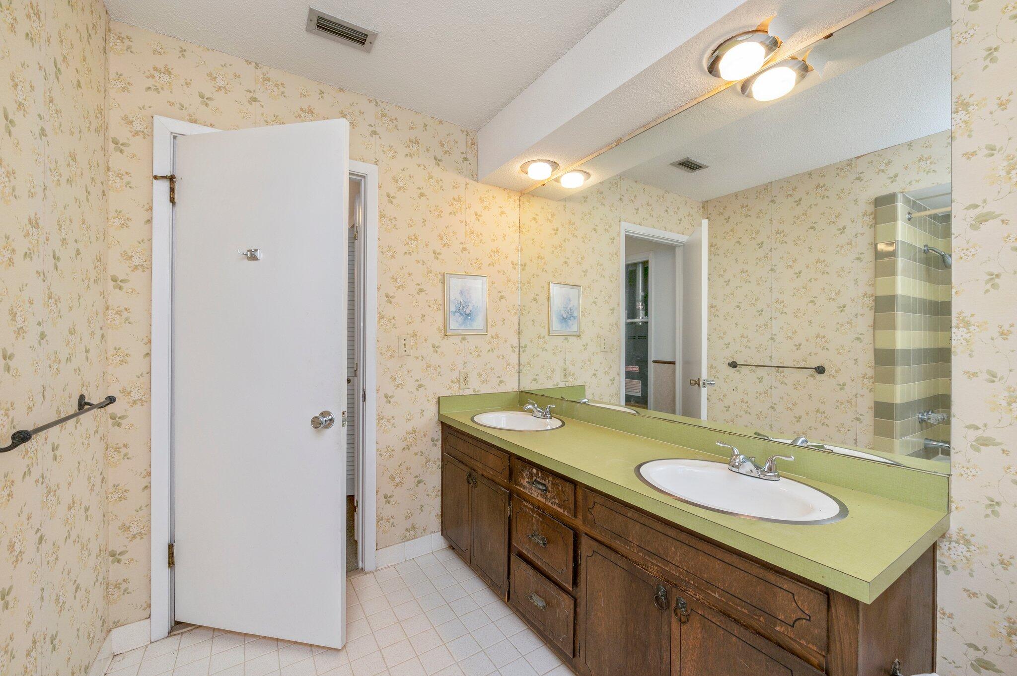 LAKE LORRAINE ESTATES 1 - Residential