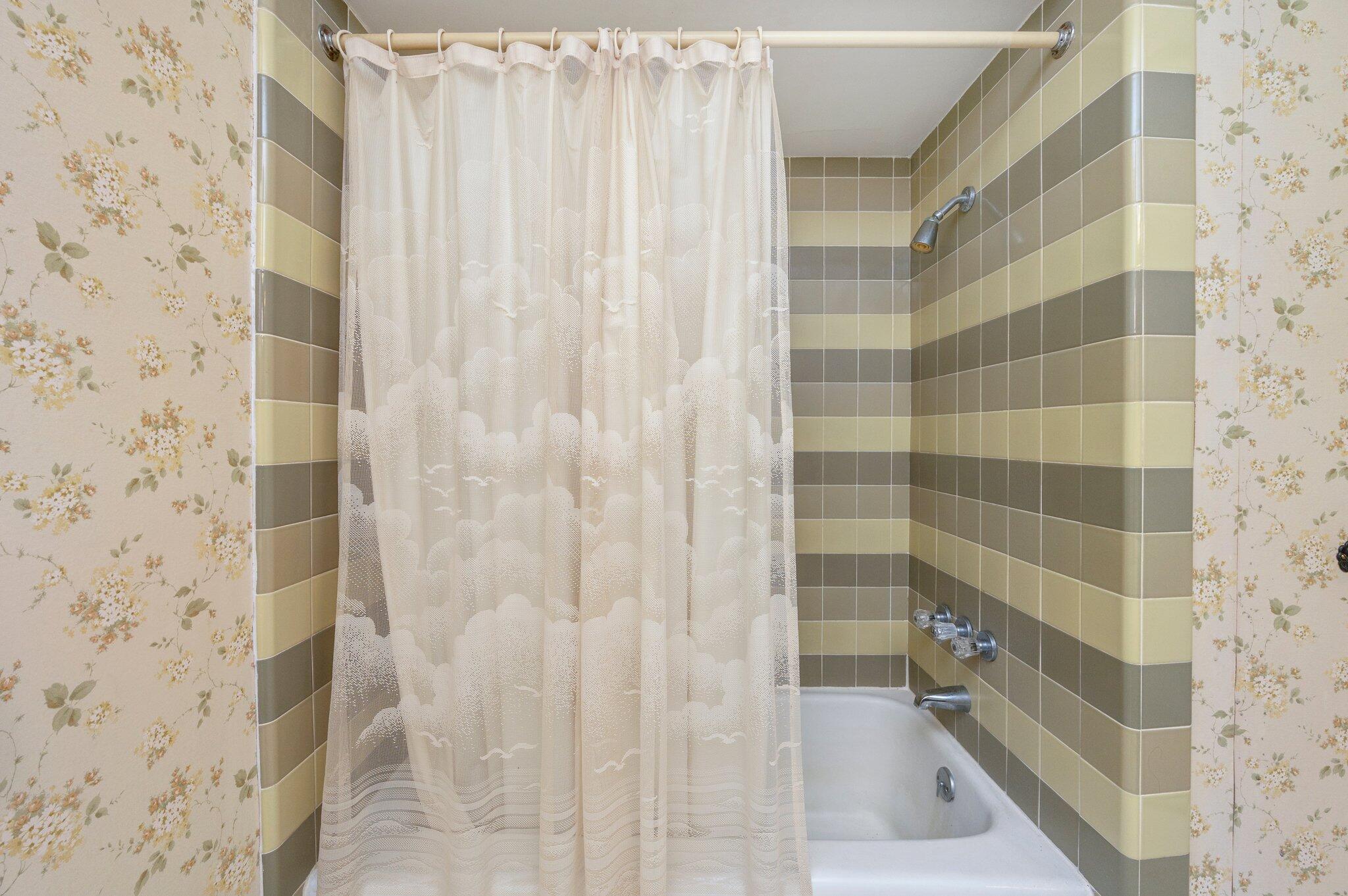 LAKE LORRAINE ESTATES 1 - Residential