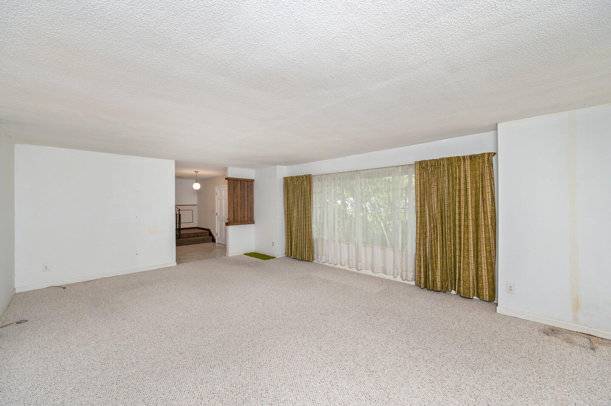 LAKE LORRAINE ESTATES 1 - Residential