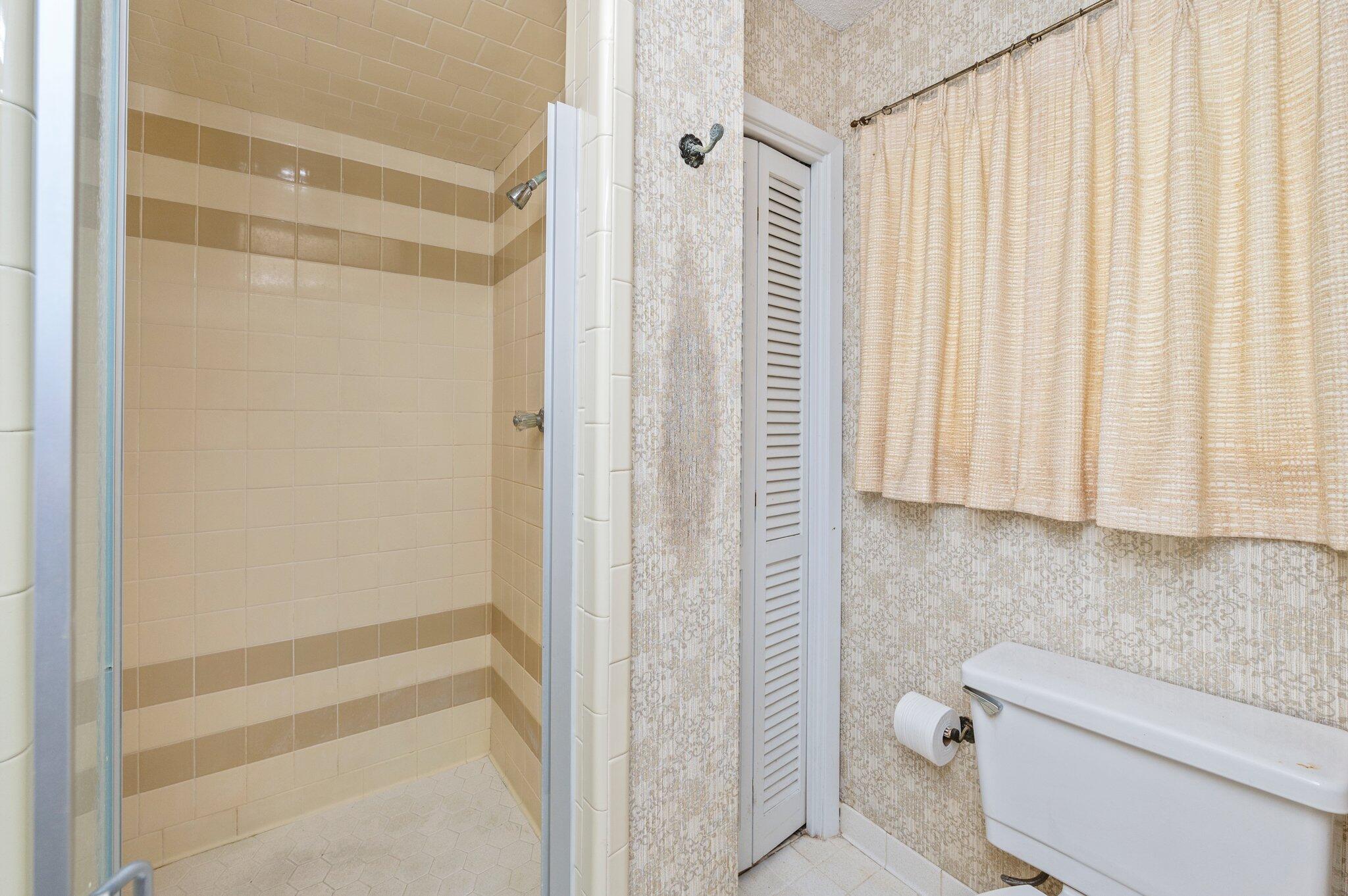 LAKE LORRAINE ESTATES 1 - Residential