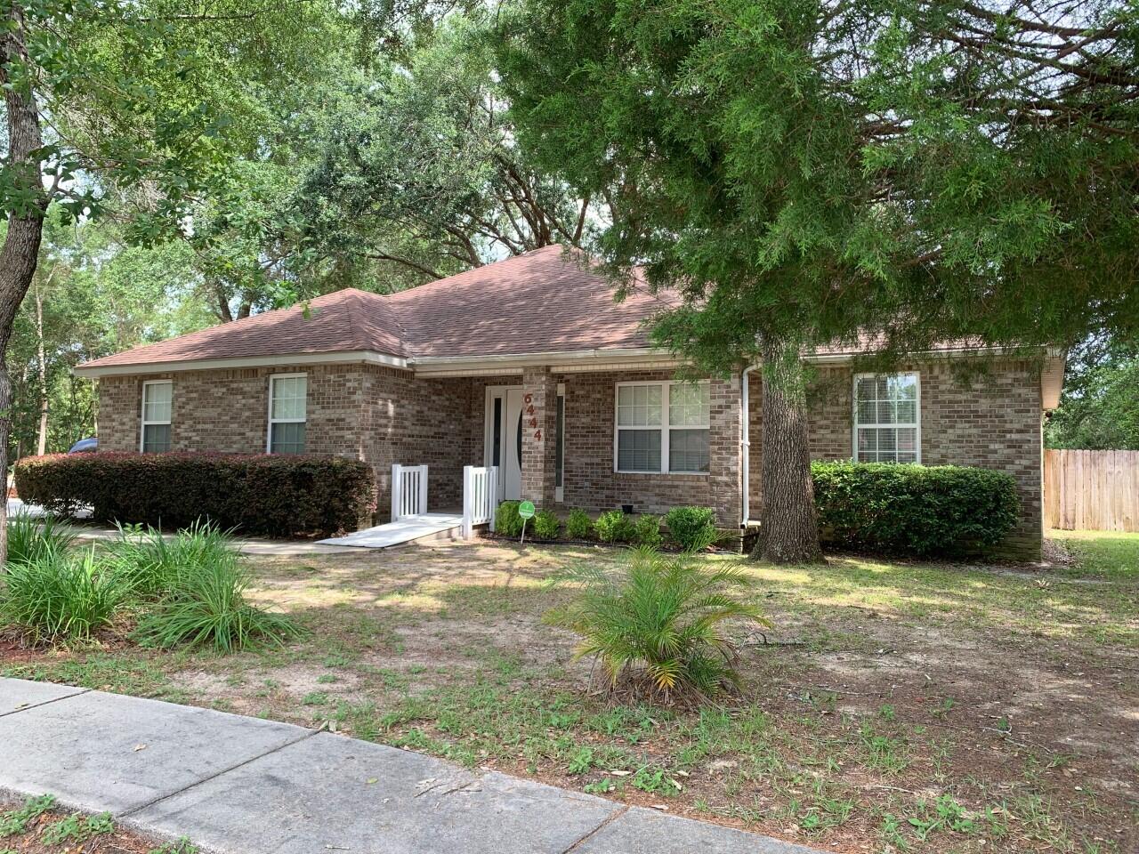 Lovely 3 Bedroom 2 Bath Home in the quiet Garden Oaks Area.