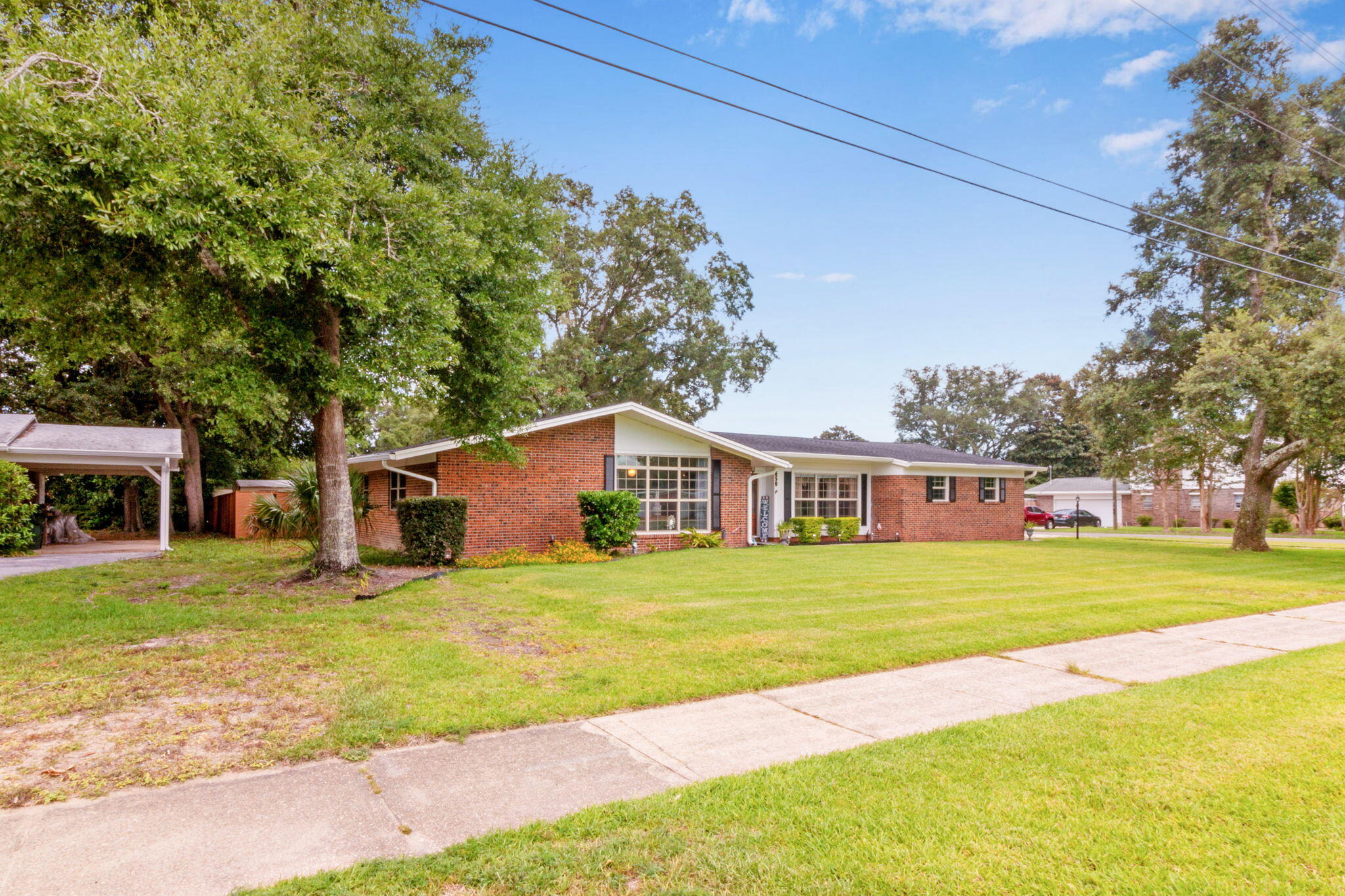 COUNTRY CLUB ESTATES - Residential