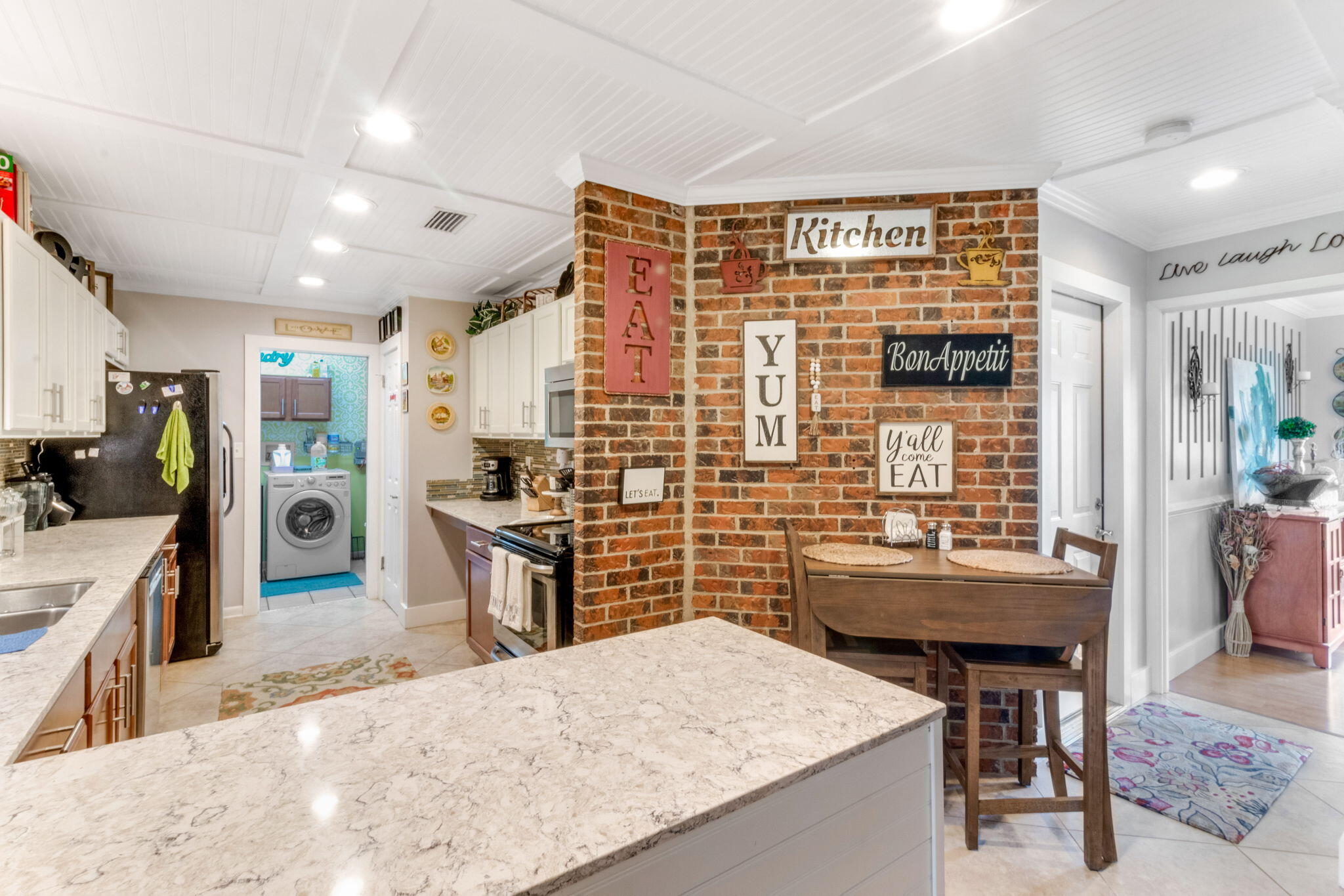 COUNTRY CLUB ESTATES - Residential