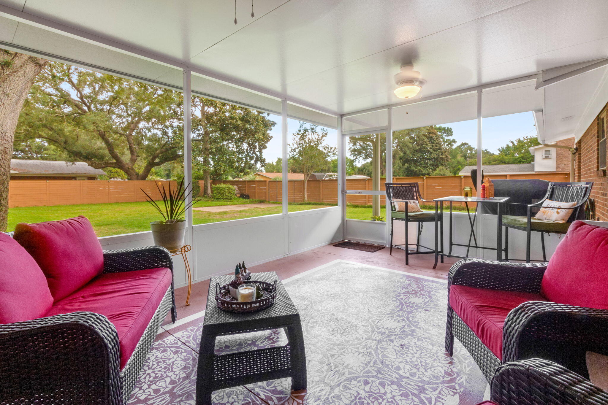 COUNTRY CLUB ESTATES - Residential