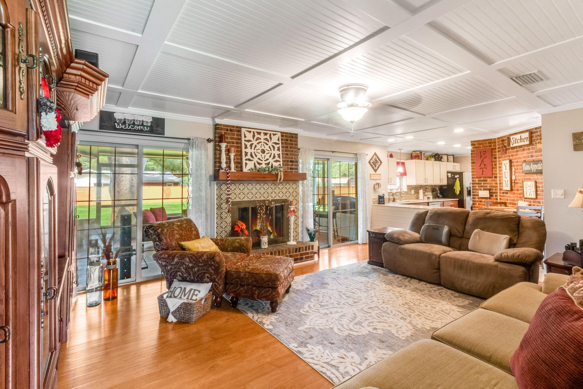 COUNTRY CLUB ESTATES - Residential