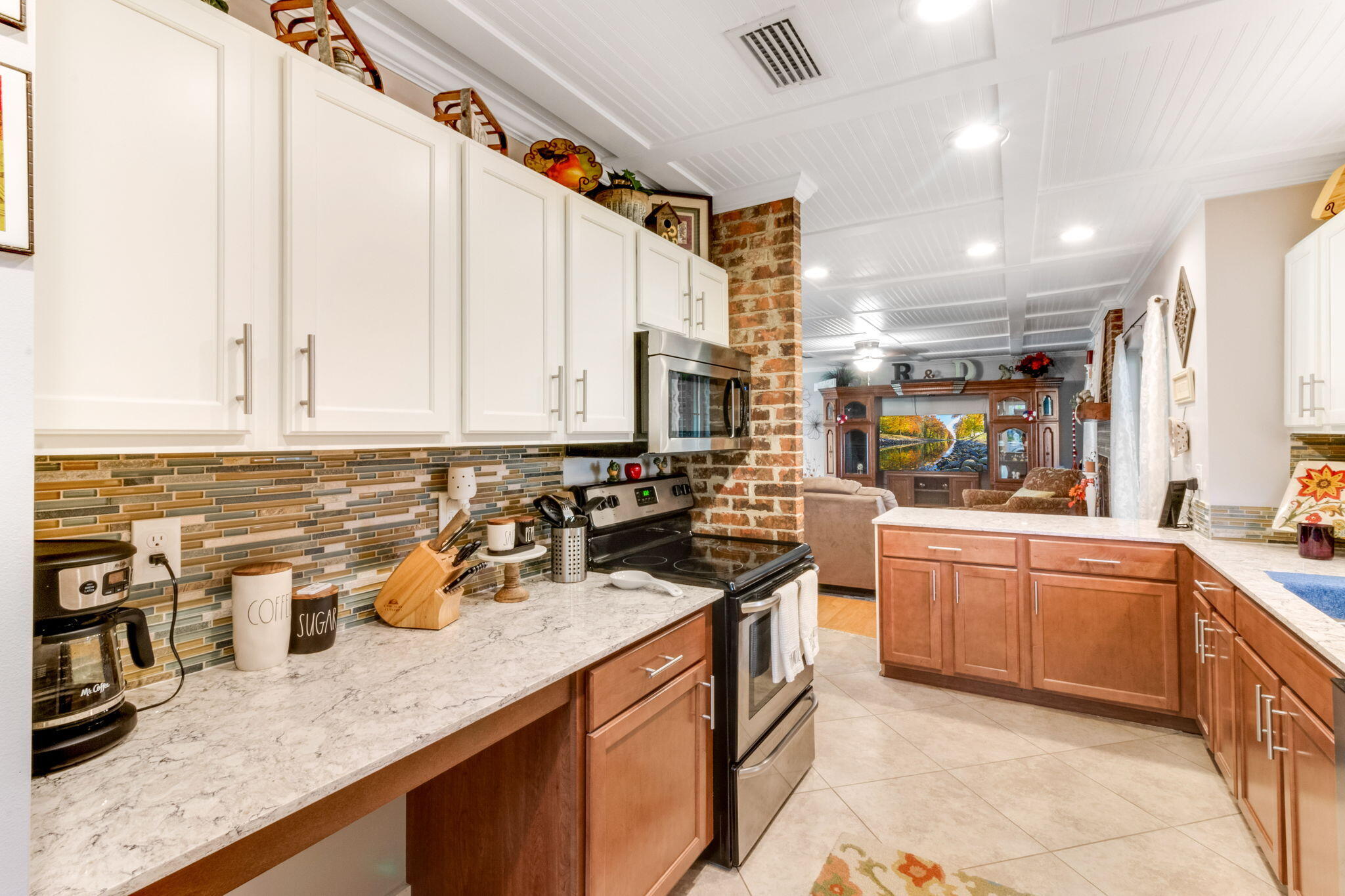 COUNTRY CLUB ESTATES - Residential