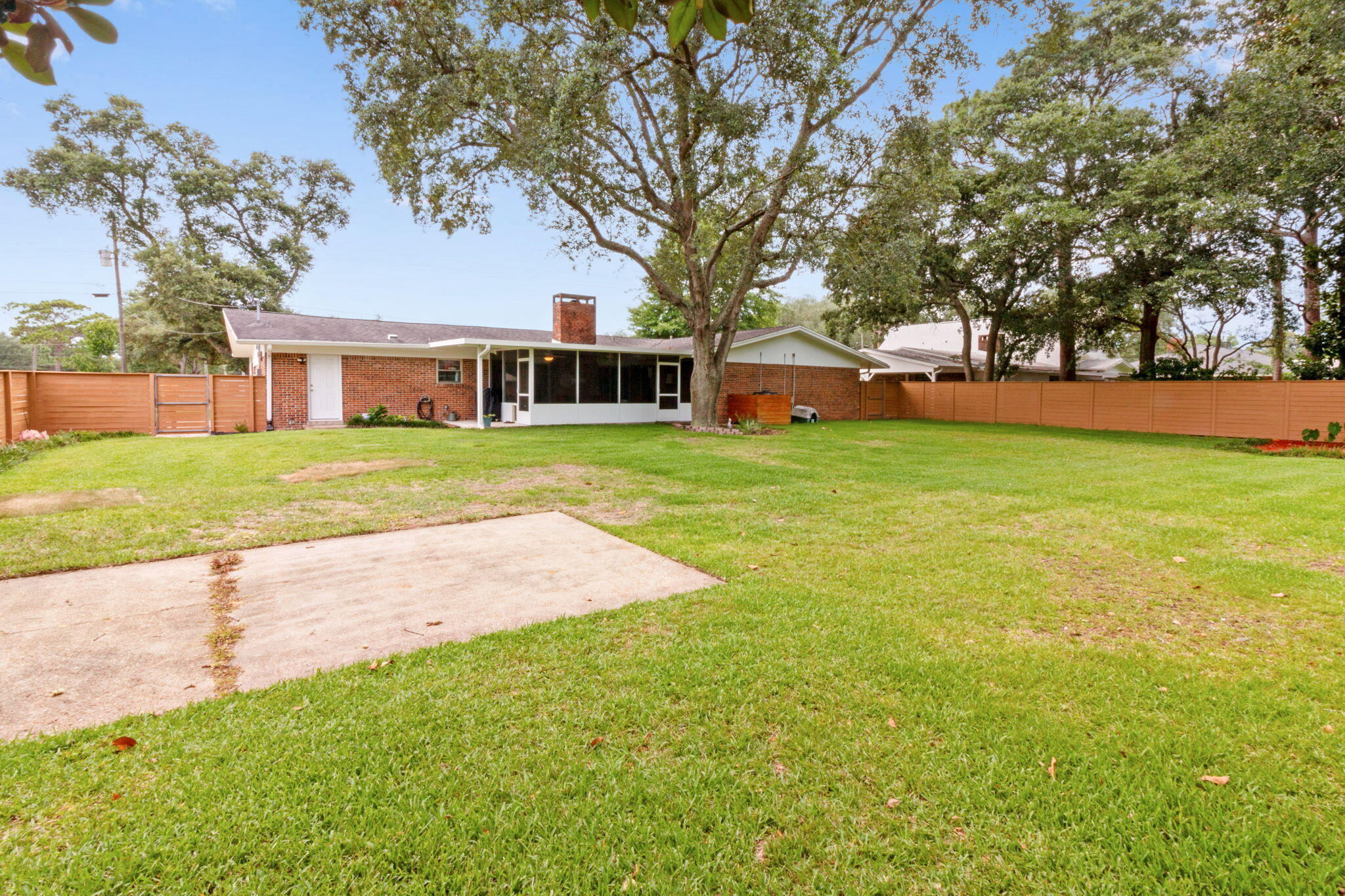 COUNTRY CLUB ESTATES - Residential