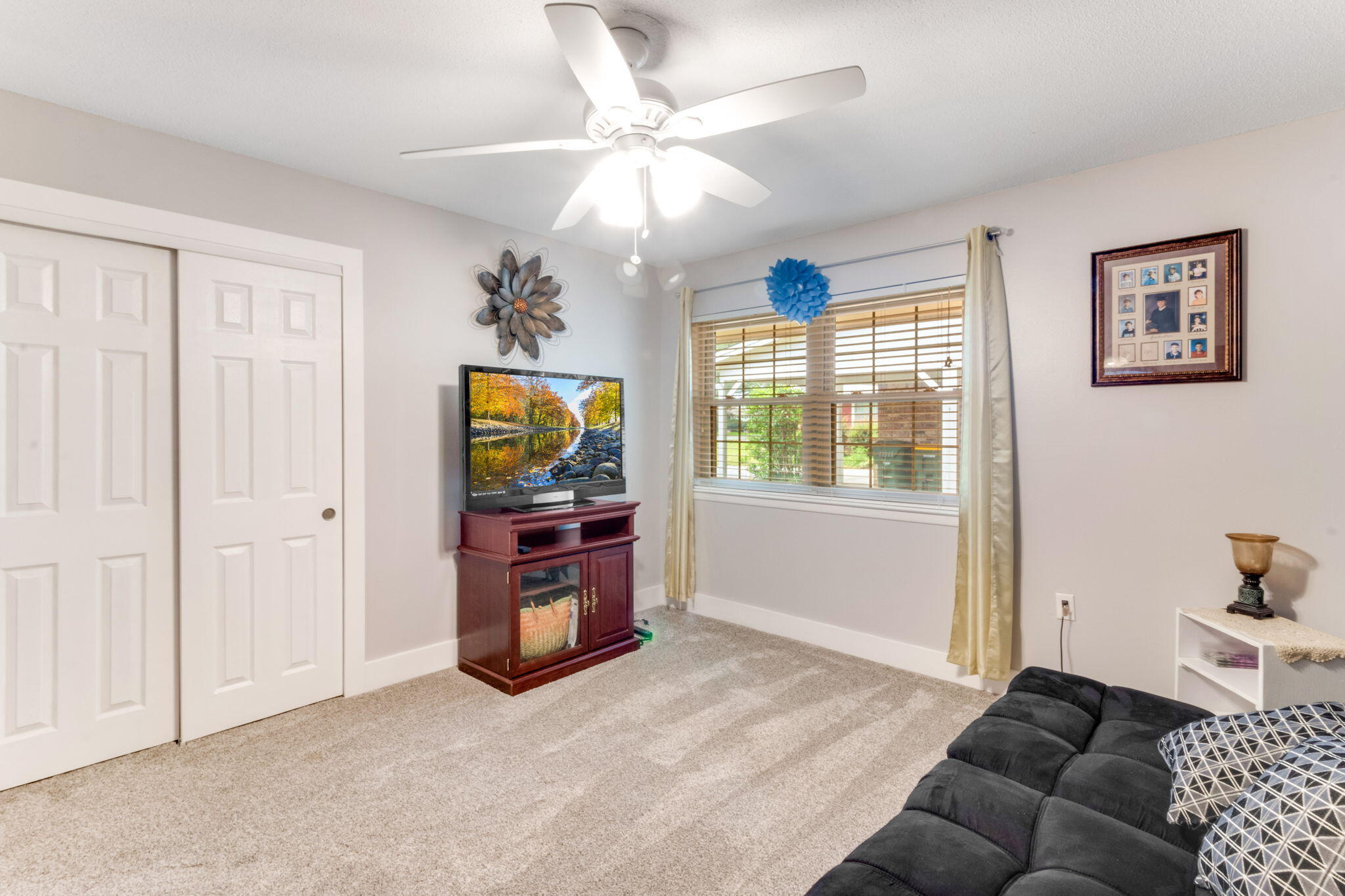 COUNTRY CLUB ESTATES - Residential