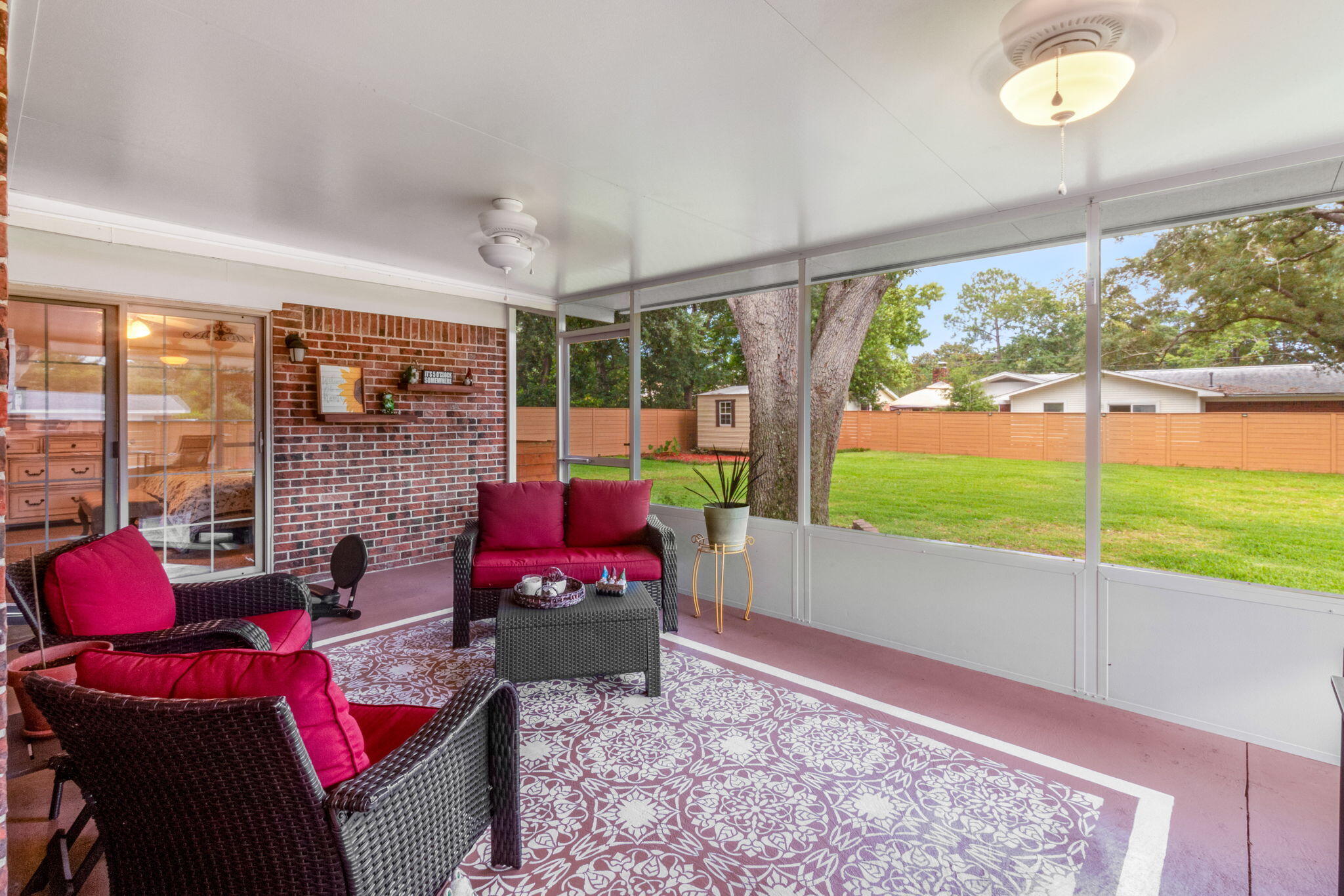 COUNTRY CLUB ESTATES - Residential