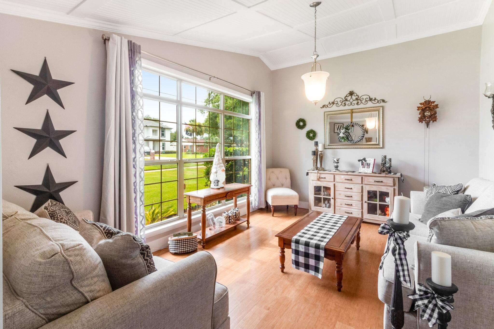 COUNTRY CLUB ESTATES - Residential