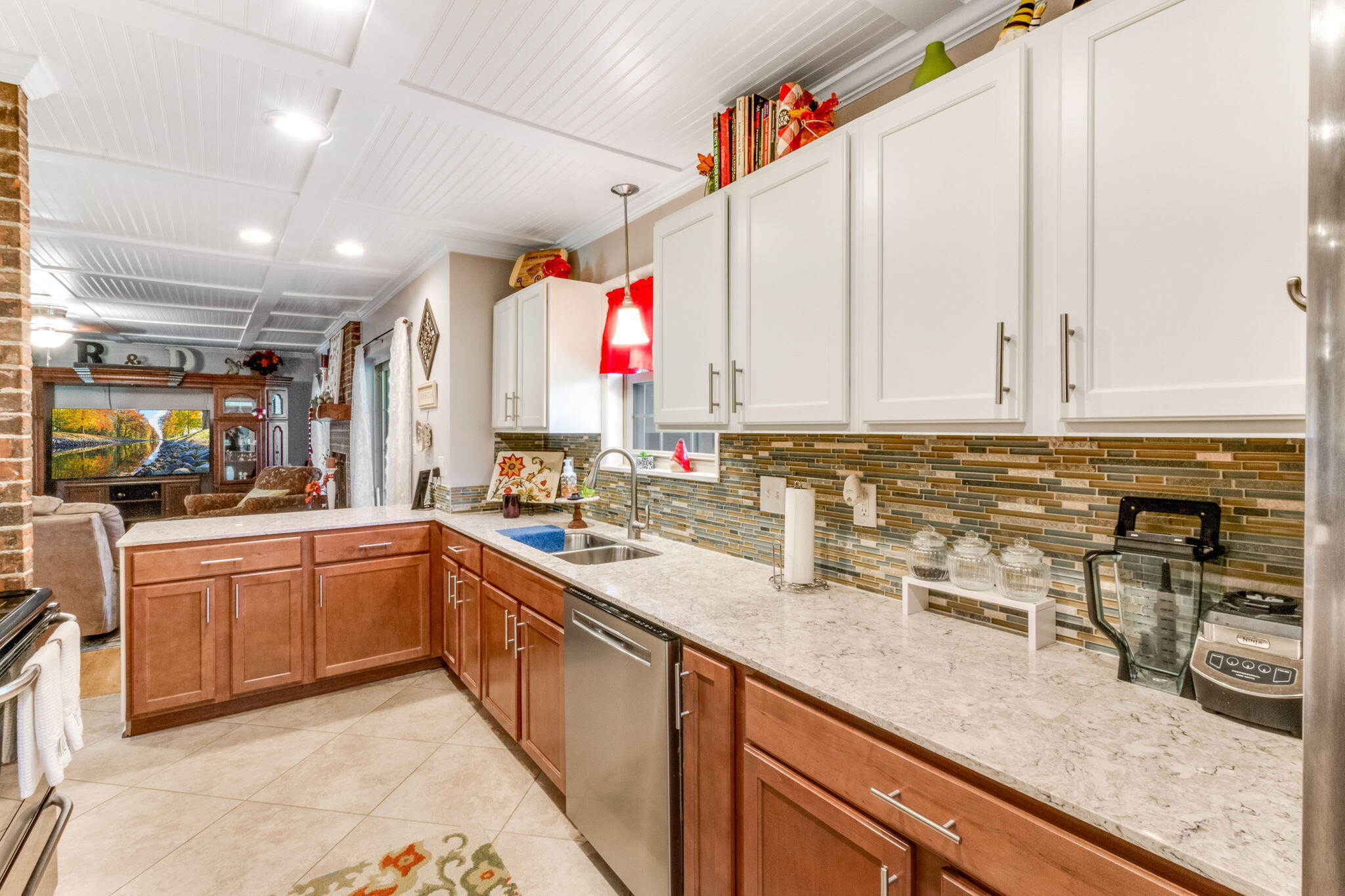 COUNTRY CLUB ESTATES - Residential