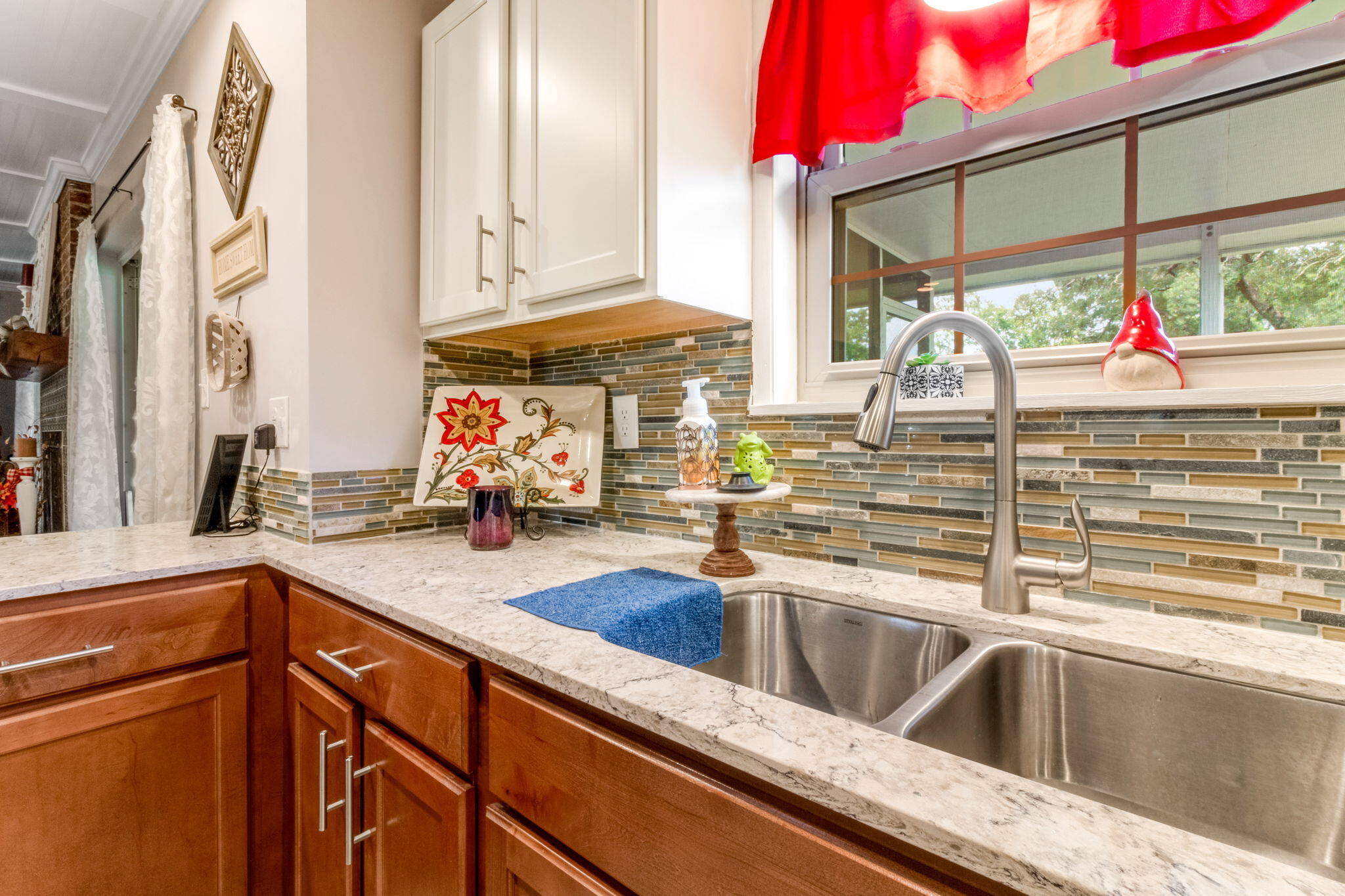 COUNTRY CLUB ESTATES - Residential