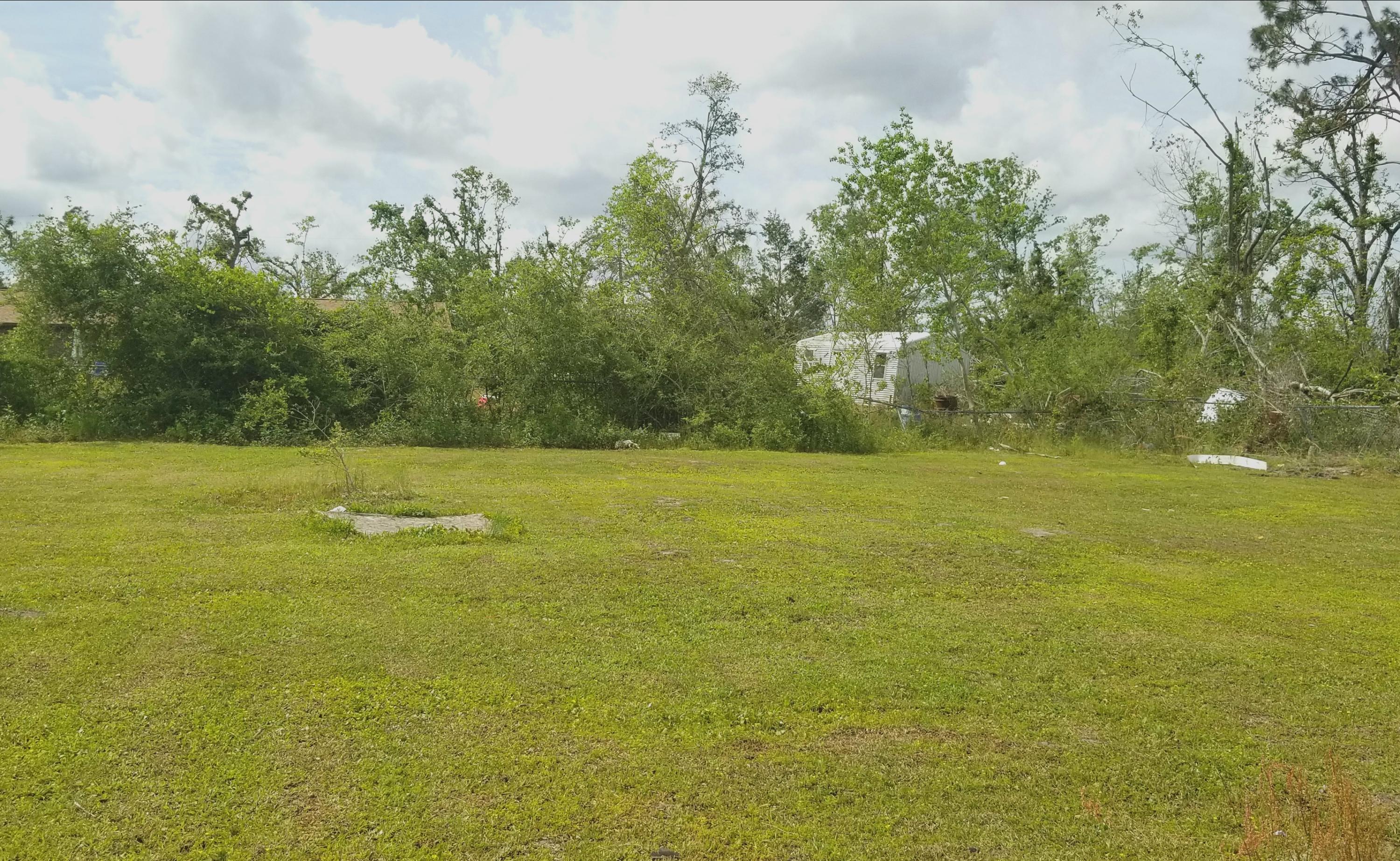 NO RECORDED SUBDIVISION - Land