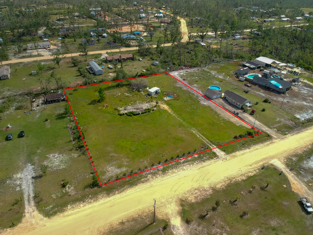 NO RECORDED SUBDIVISION - Land