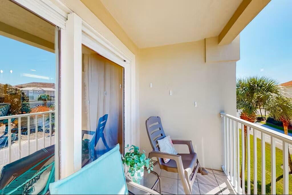 MARAVILLA CONDO 2 - Residential