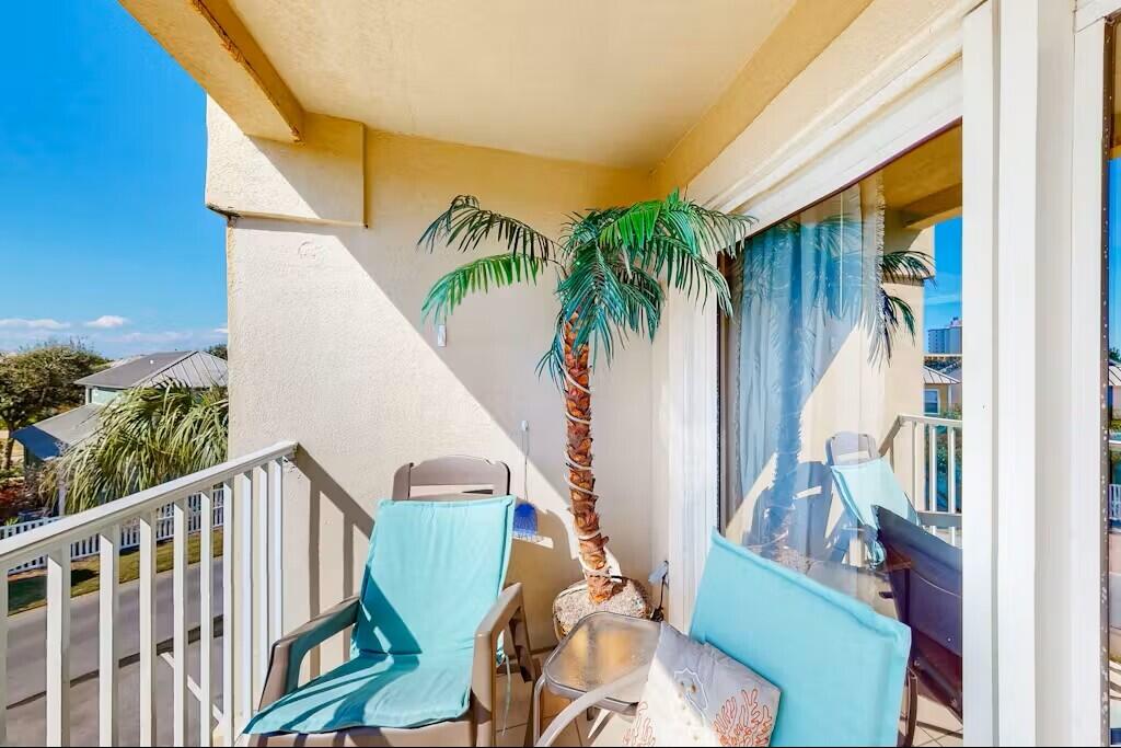 MARAVILLA CONDO 2 - Residential