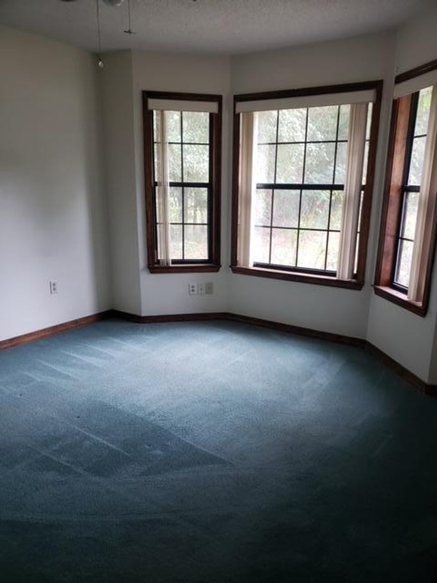 This charming 2 bedroom 1 bath is located in the heart of Crestview. Walking in to the front door is a spacious living room right off of that is the kitchen. sliding door goes to a nice back porch for entertaining.