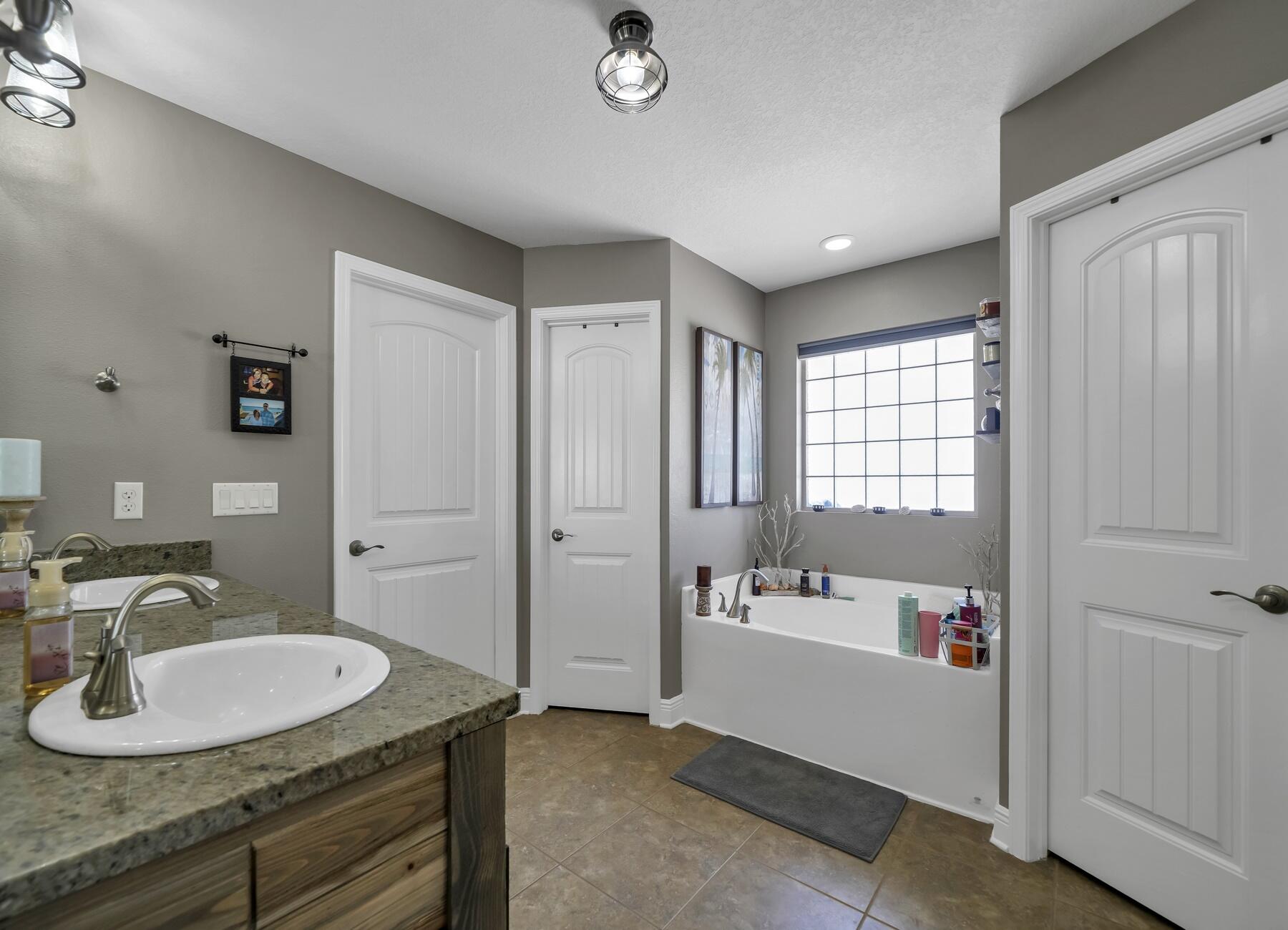 WEST NAVARRE - Residential