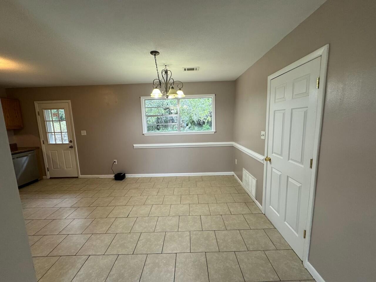 LAKEWOOD S/D LOT 2 BLK 1 - Residential Lease