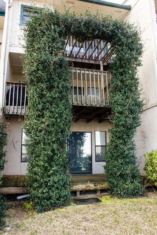 BAYOU PINES T/H - Residential