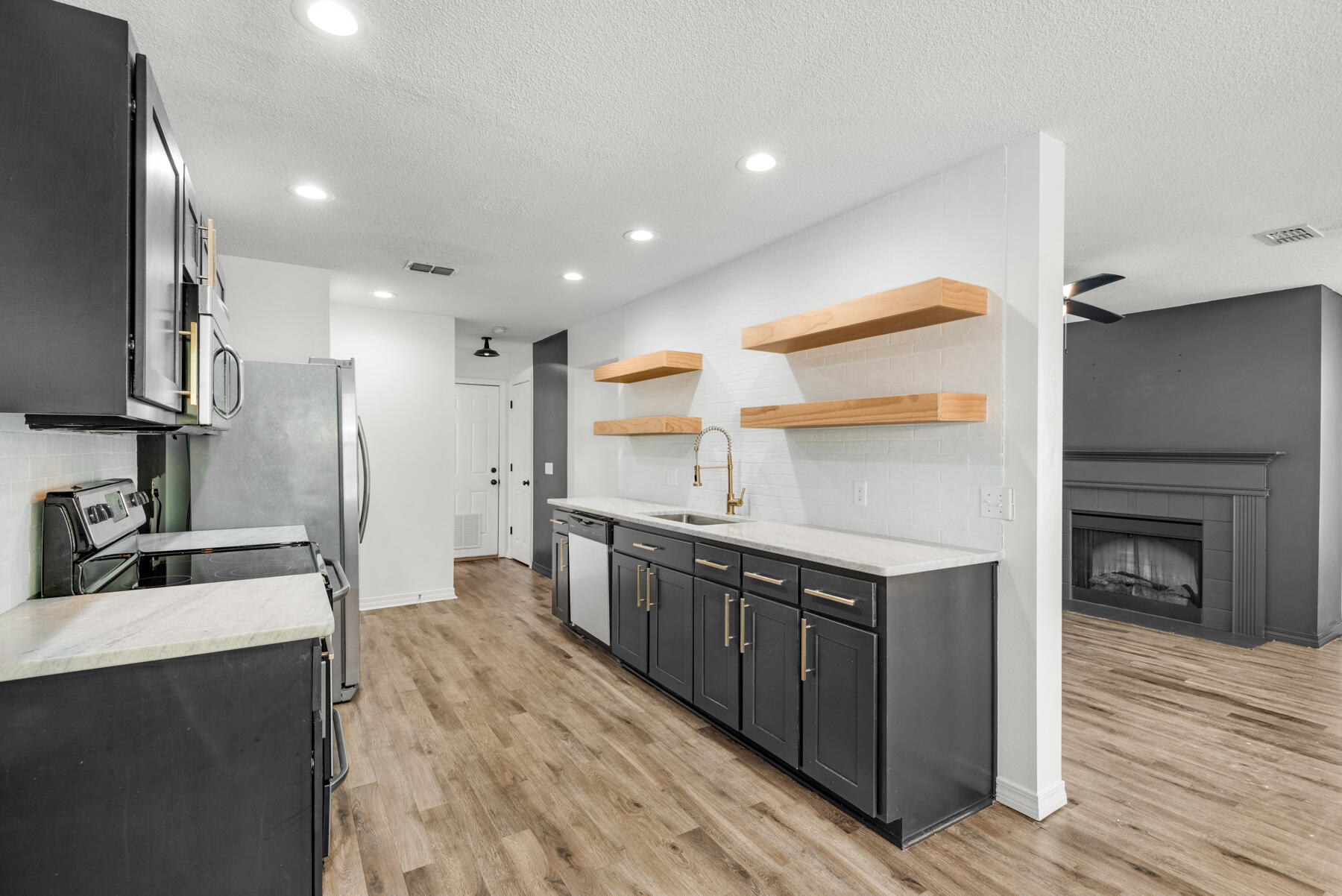 PARKER'S LANDING - Residential Lease