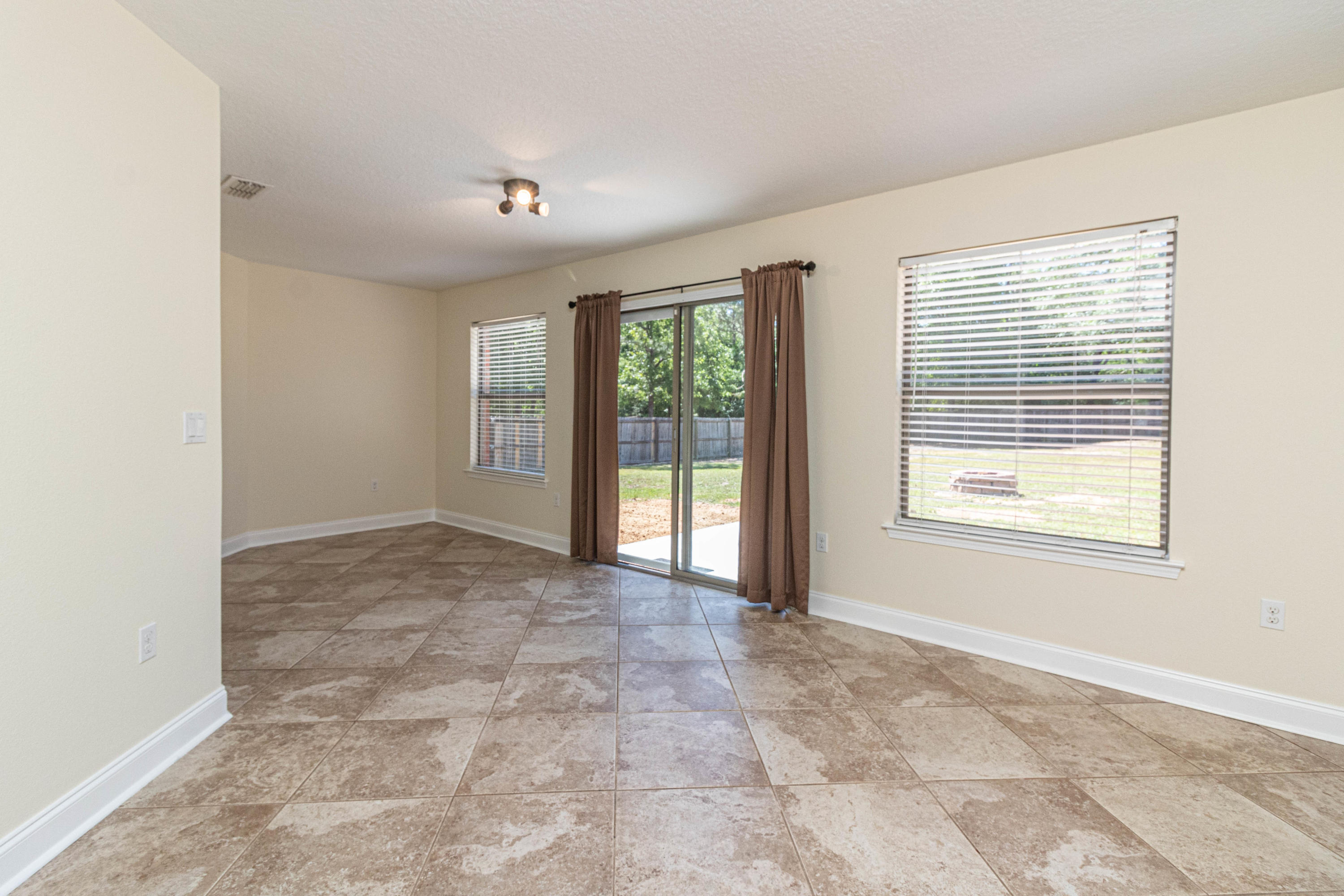 SILVER SPRINGS EST - Residential