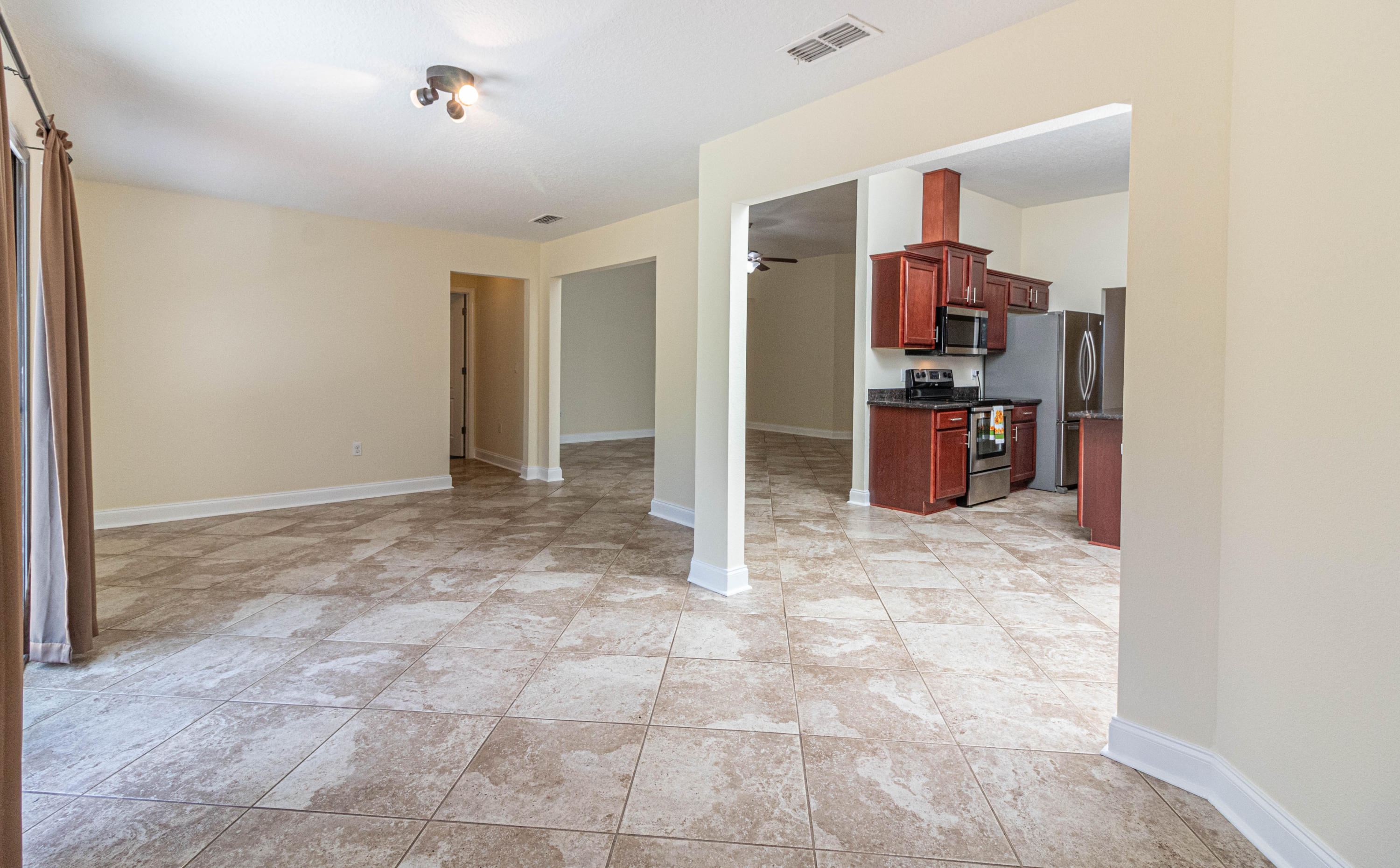 SILVER SPRINGS EST - Residential