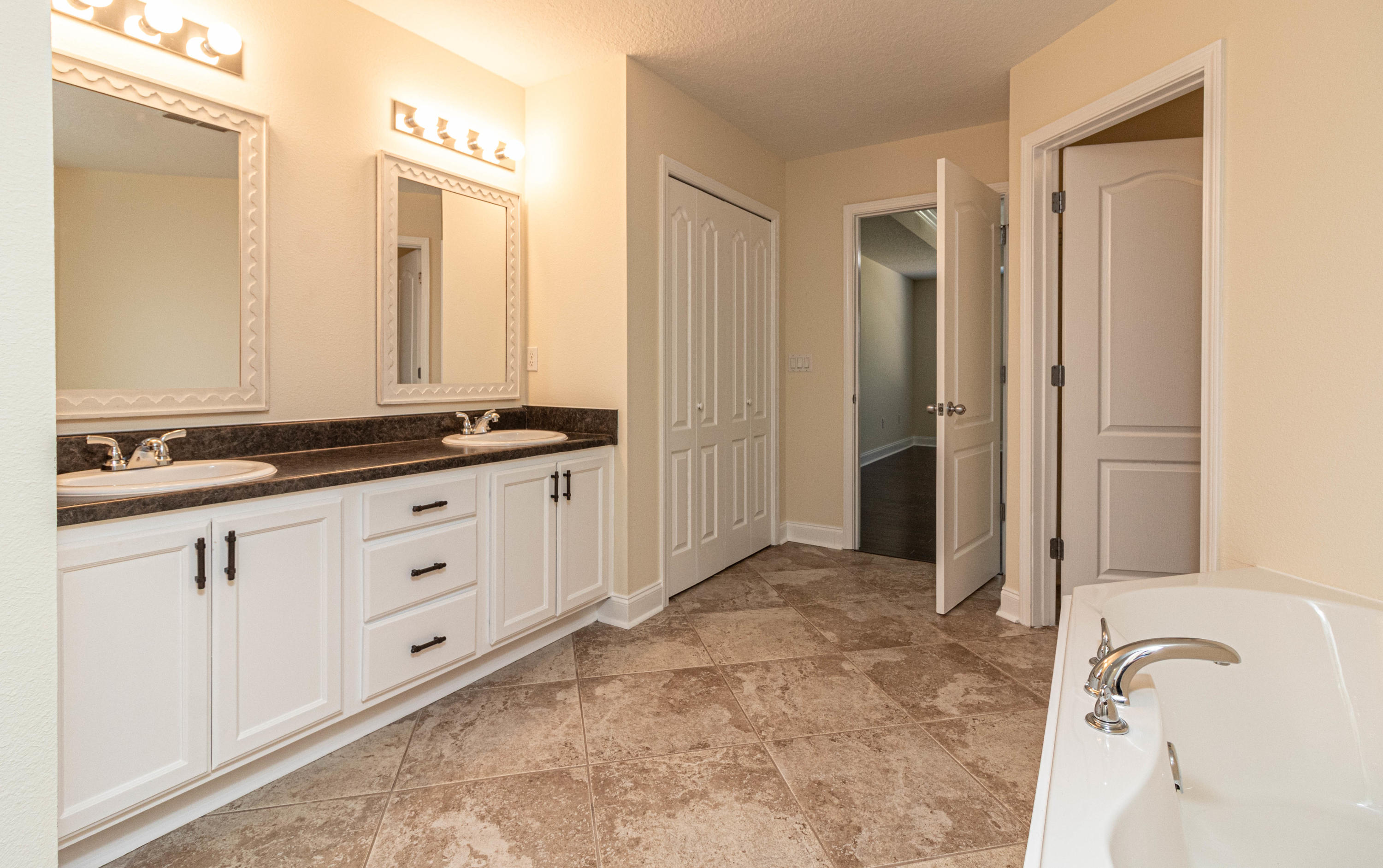 SILVER SPRINGS EST - Residential