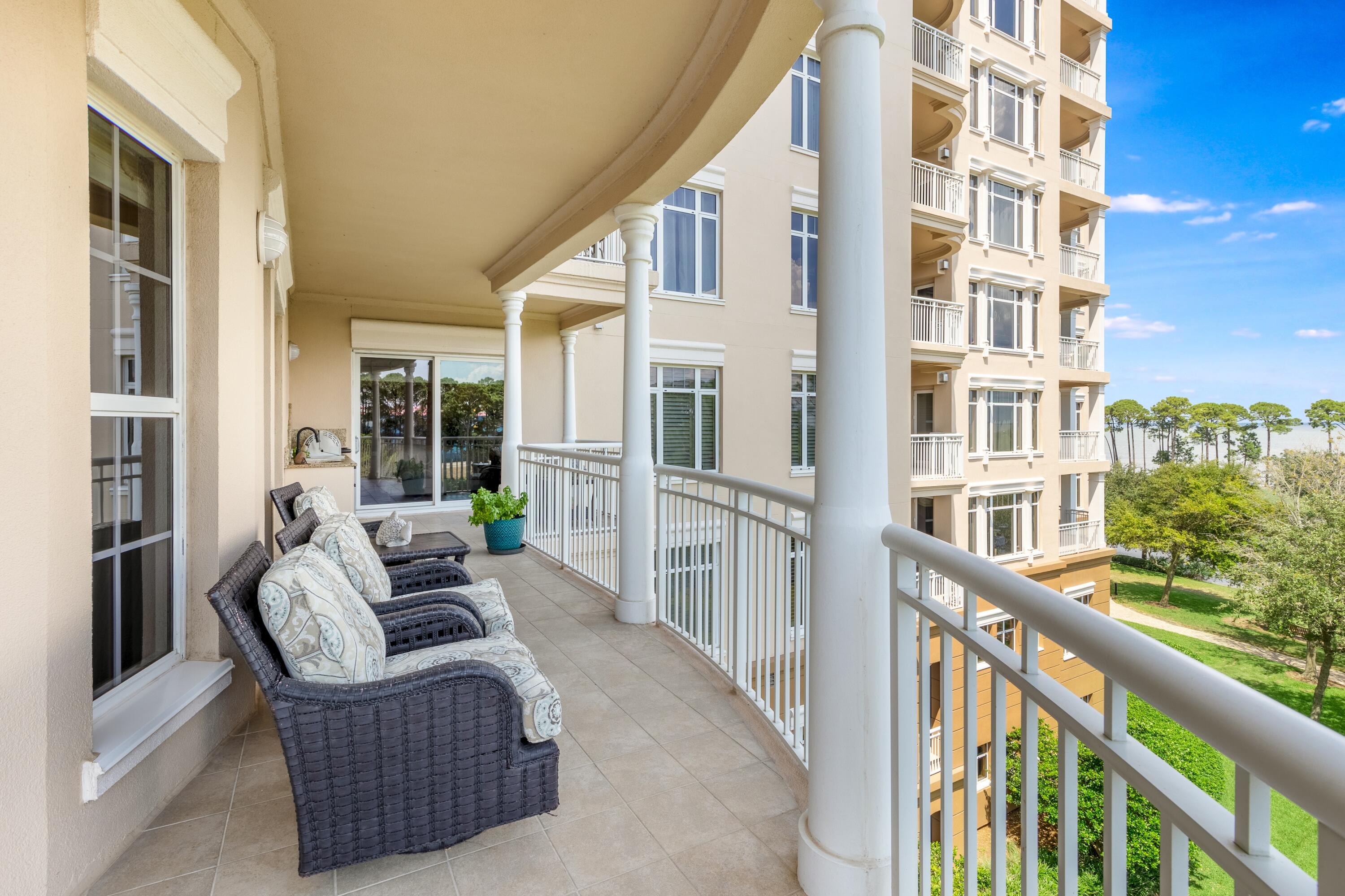 ONE WATER PLACE AT KELLY PLANTATION - Residential