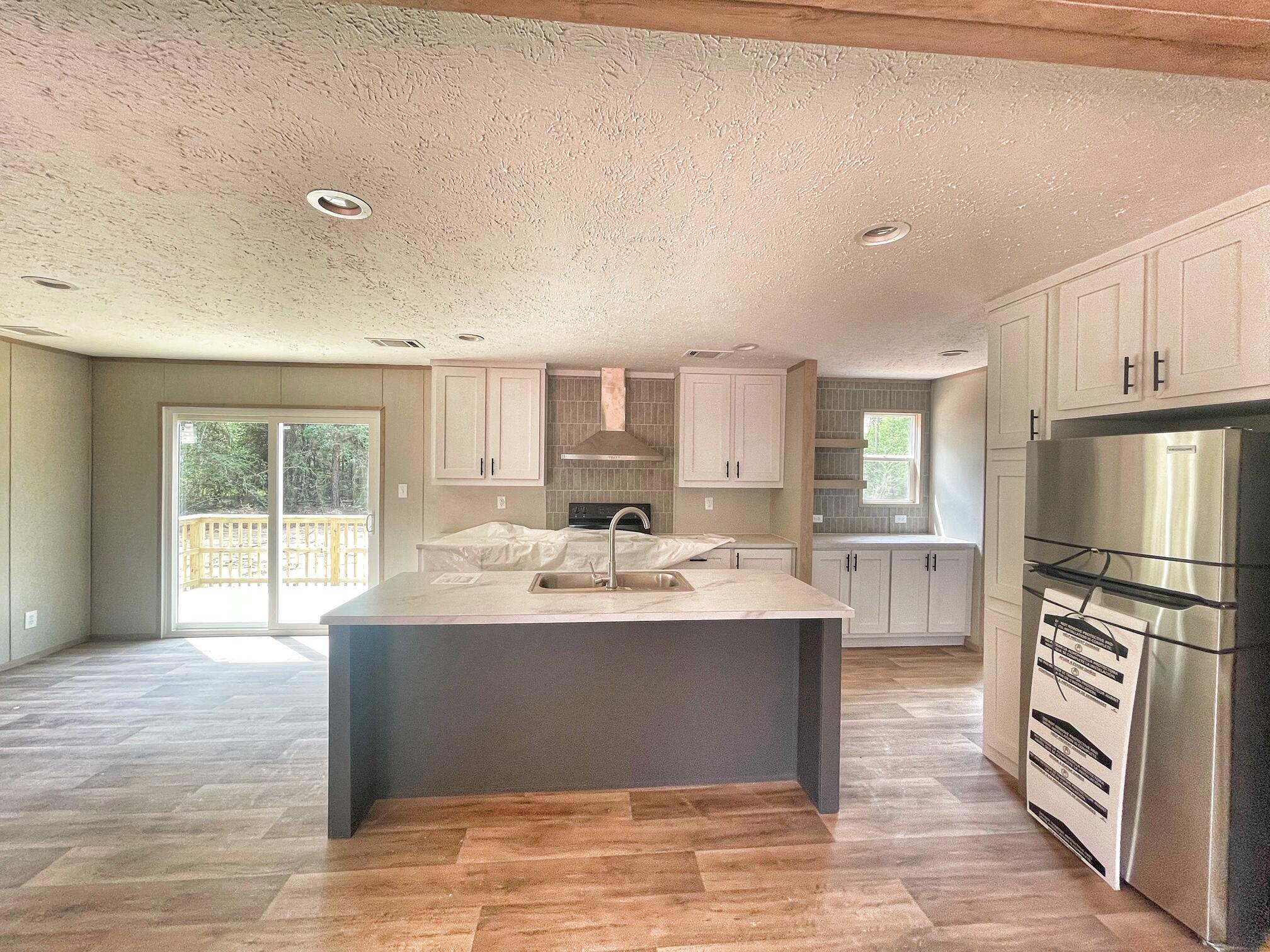 OAKWOOD LAKES ESTATES - Residential