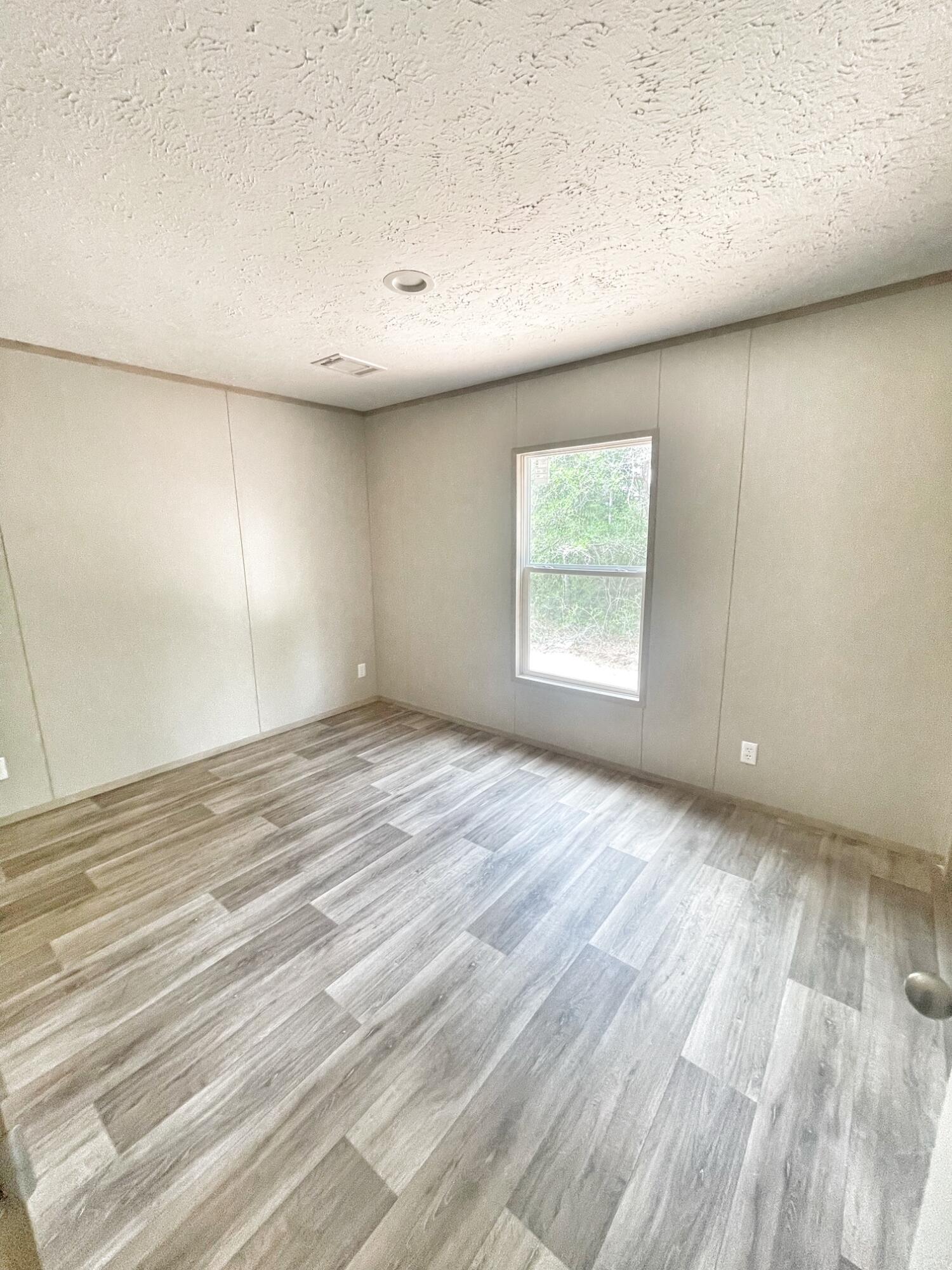 OAKWOOD LAKES ESTATES - Residential