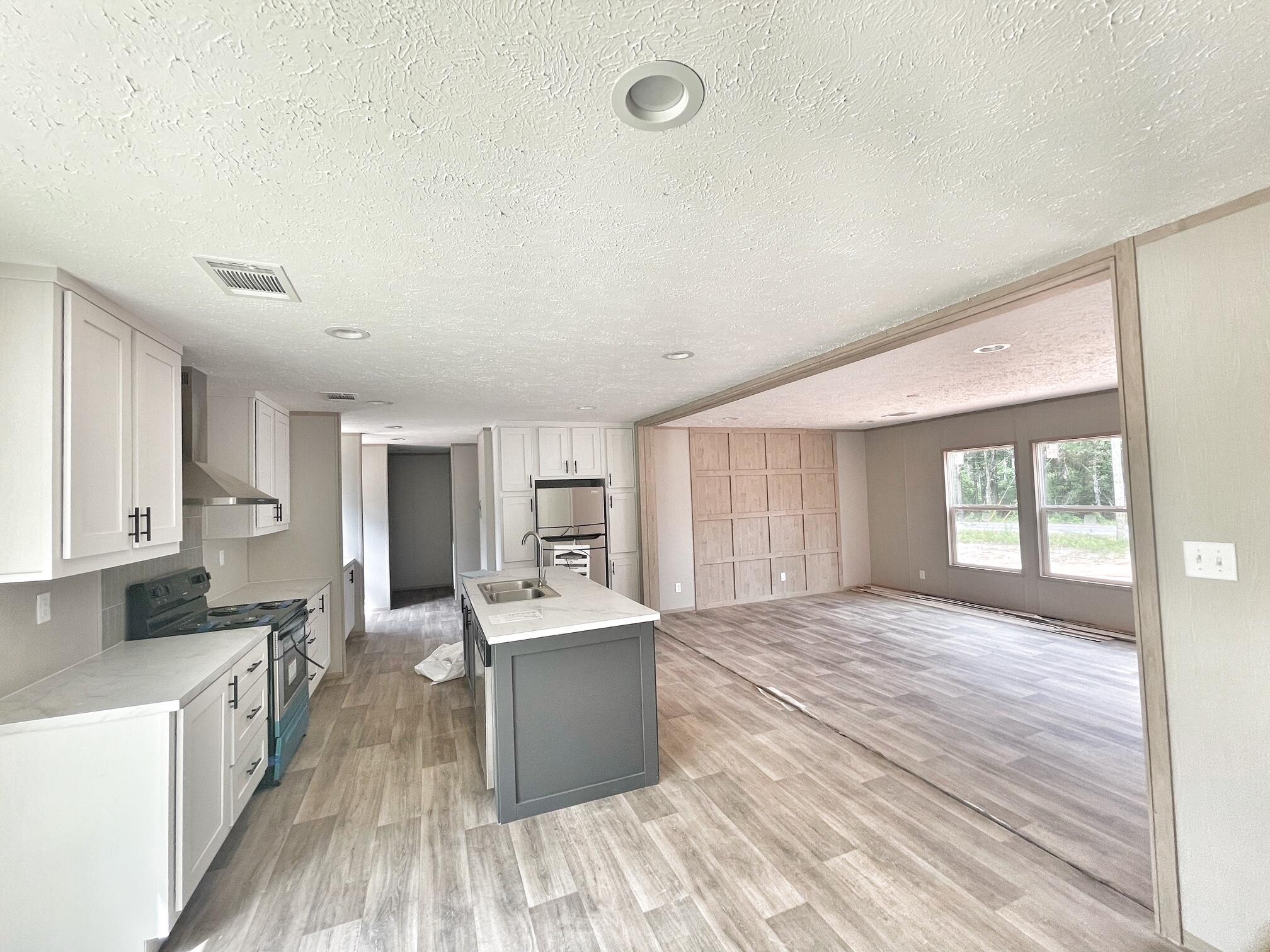 OAKWOOD LAKES ESTATES - Residential