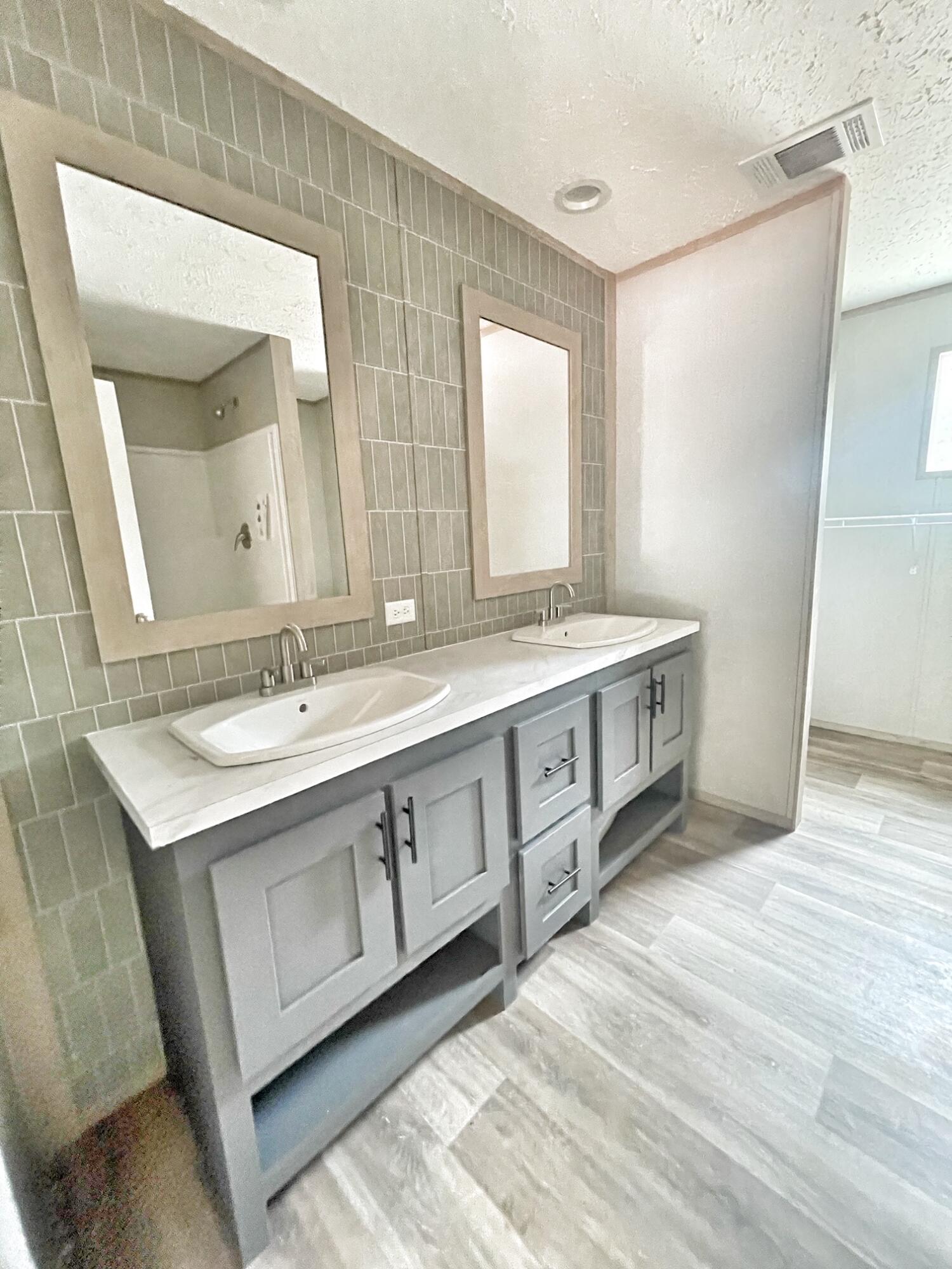 OAKWOOD LAKES ESTATES - Residential